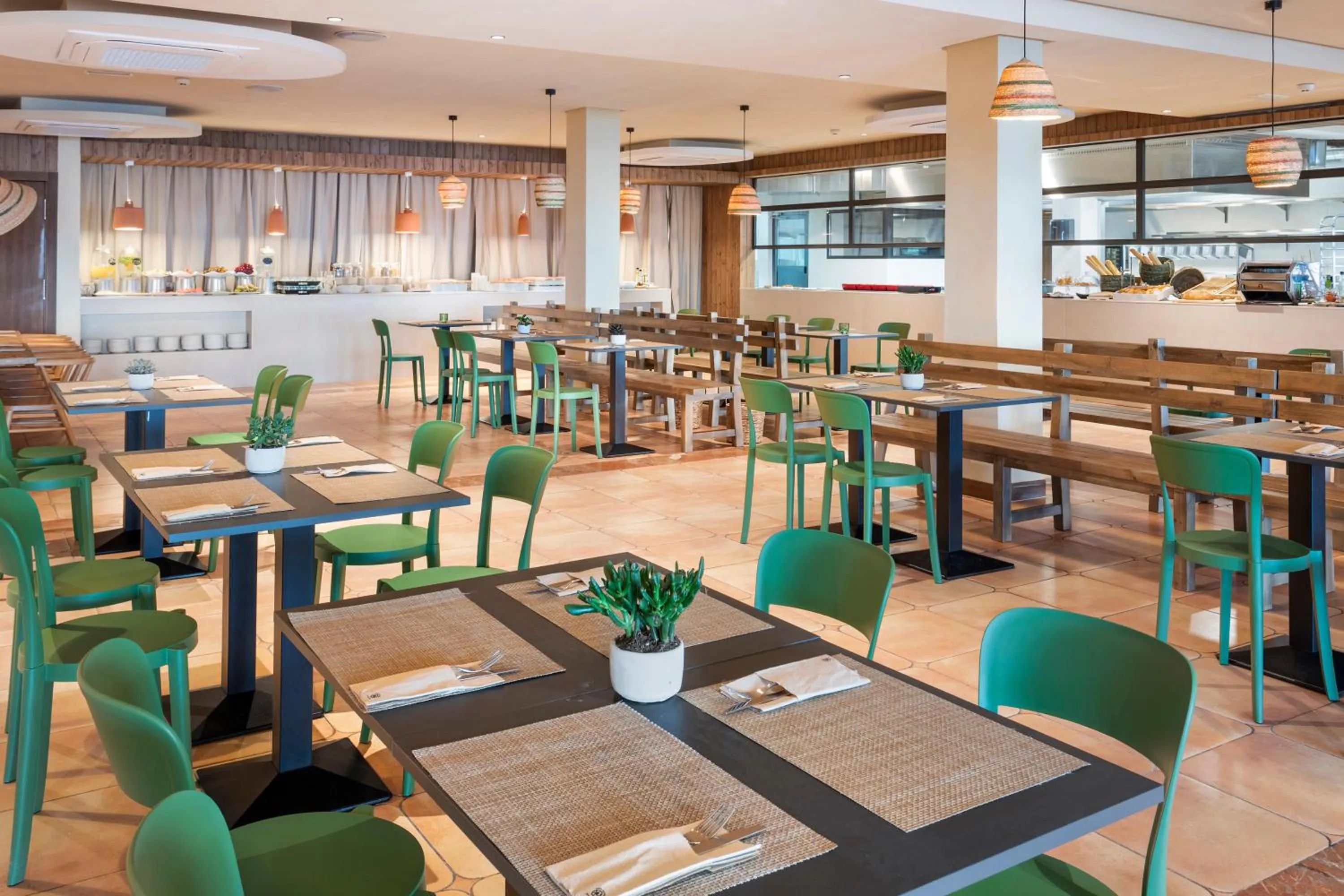 Restaurant/Places to Eat in Sol Wave House