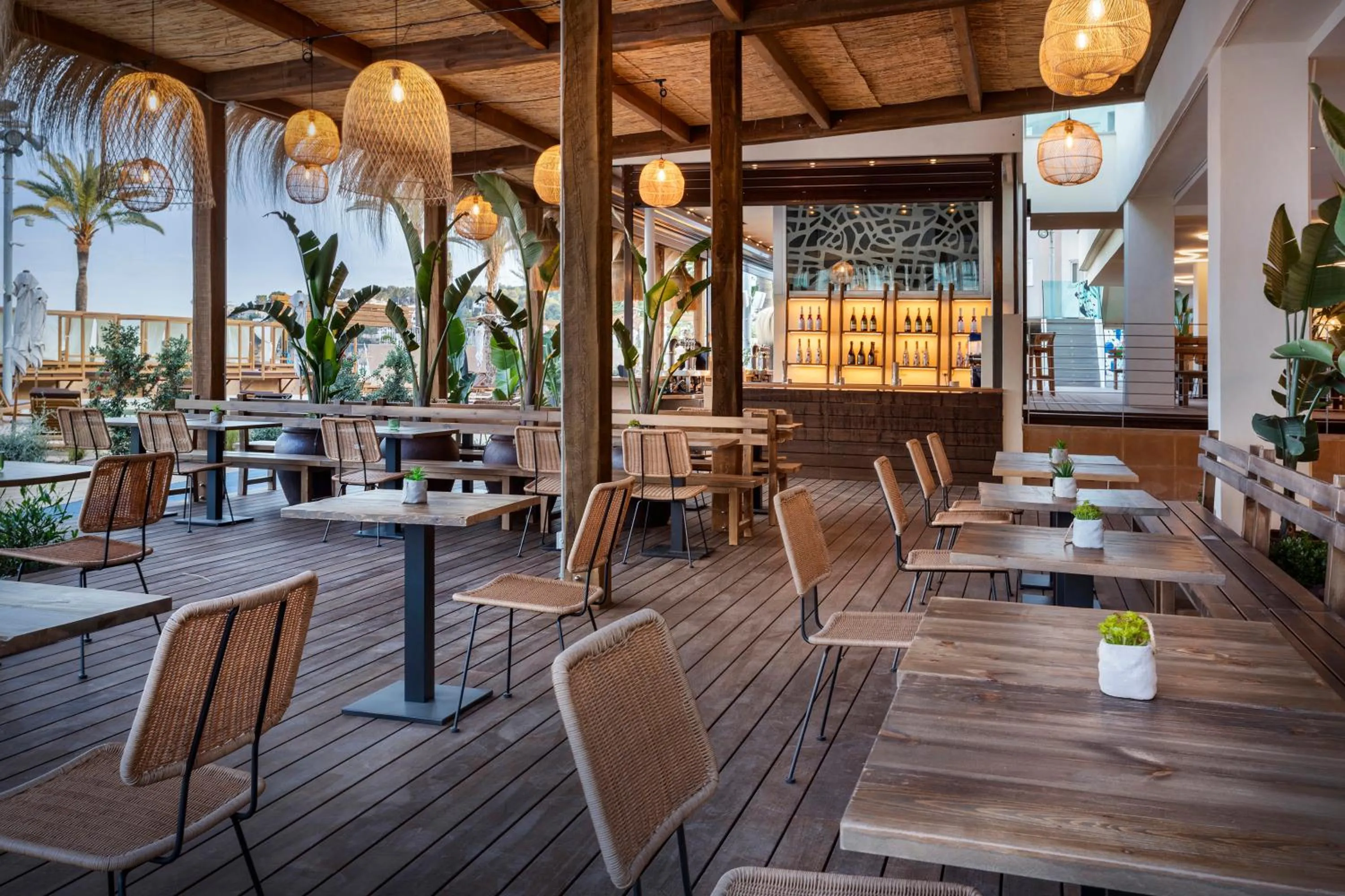 Restaurant/Places to Eat in Sol Wave House