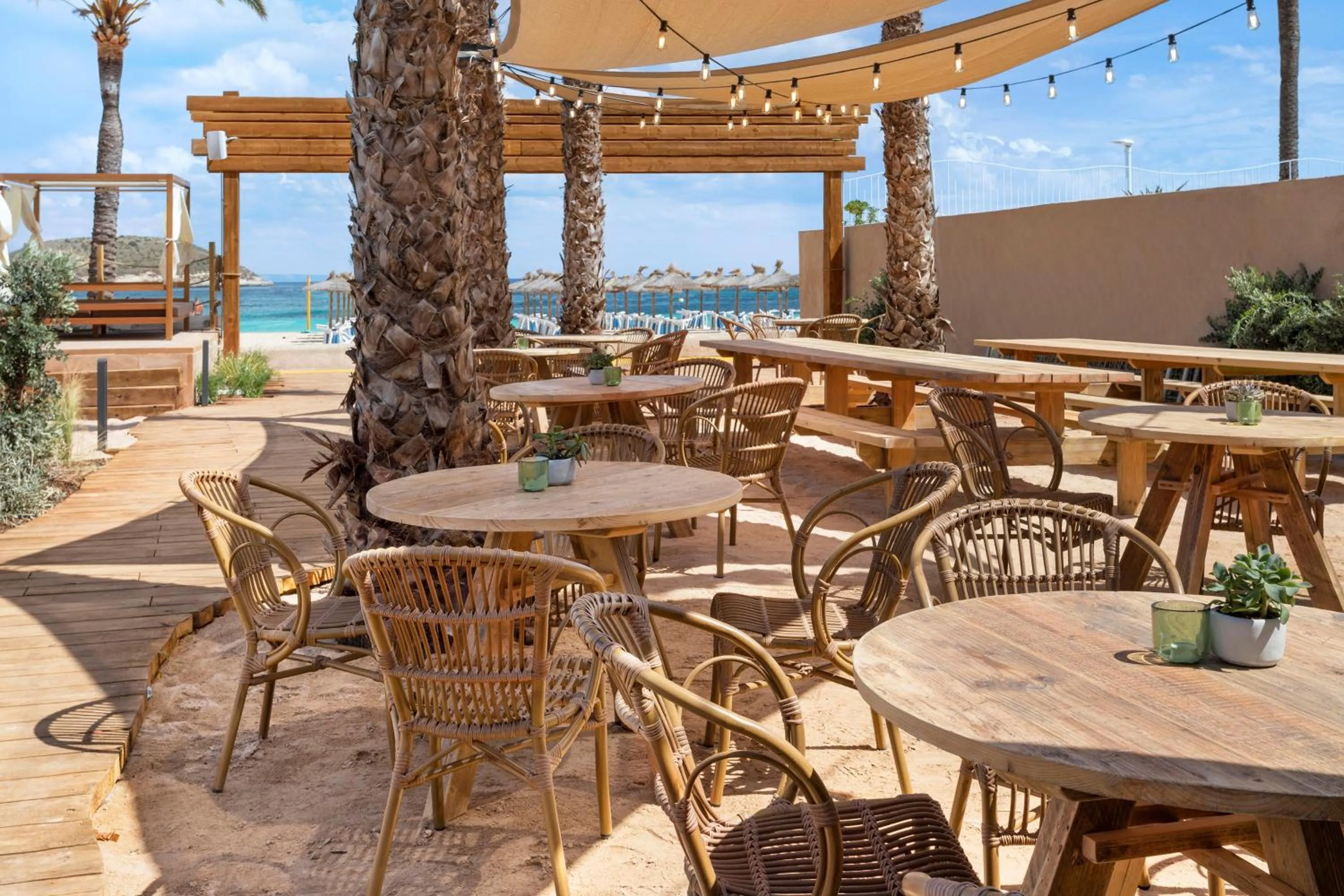 Restaurant/Places to Eat in Sol Wave House