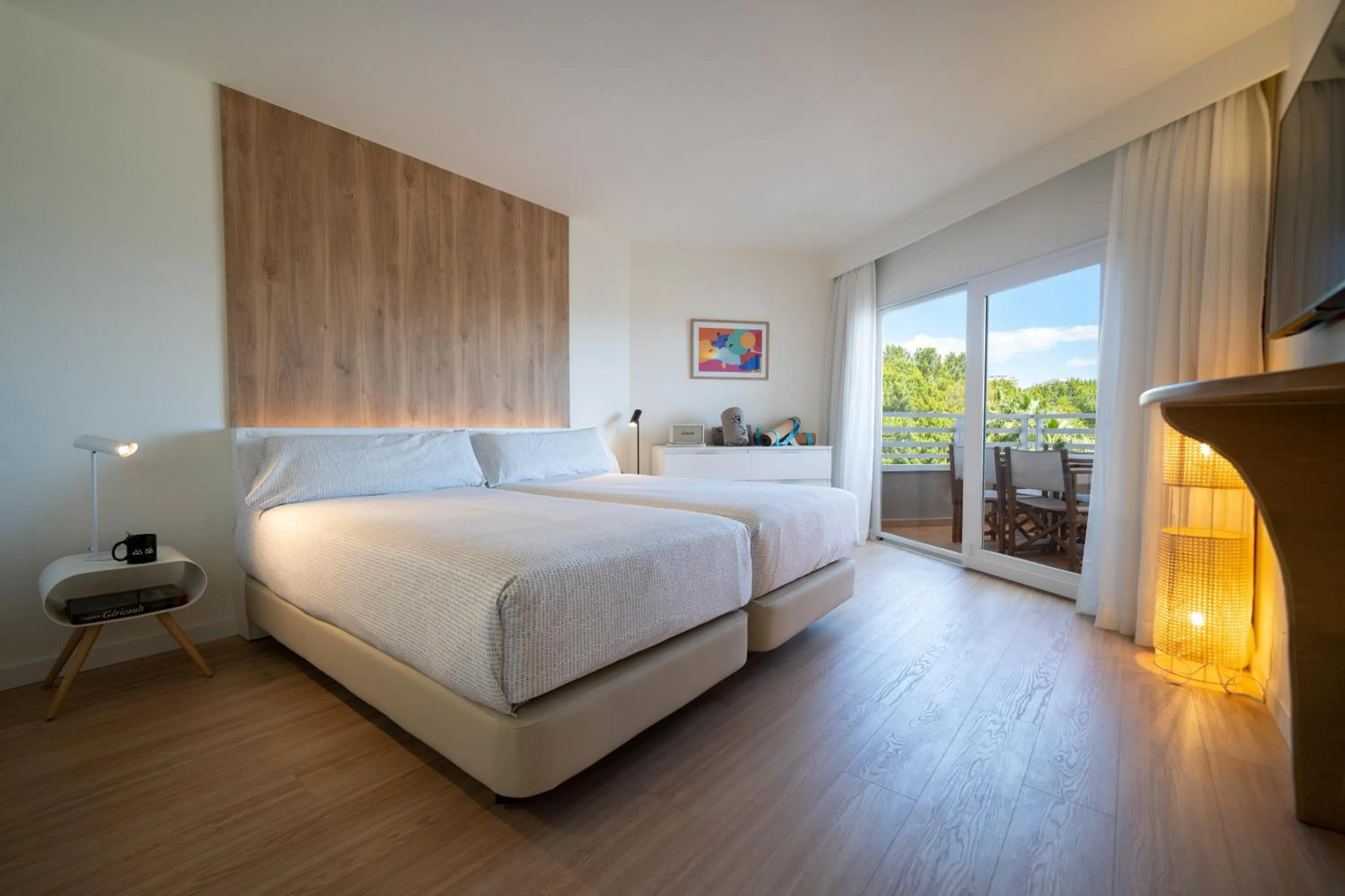 Living room, Bed in Sol Wave House