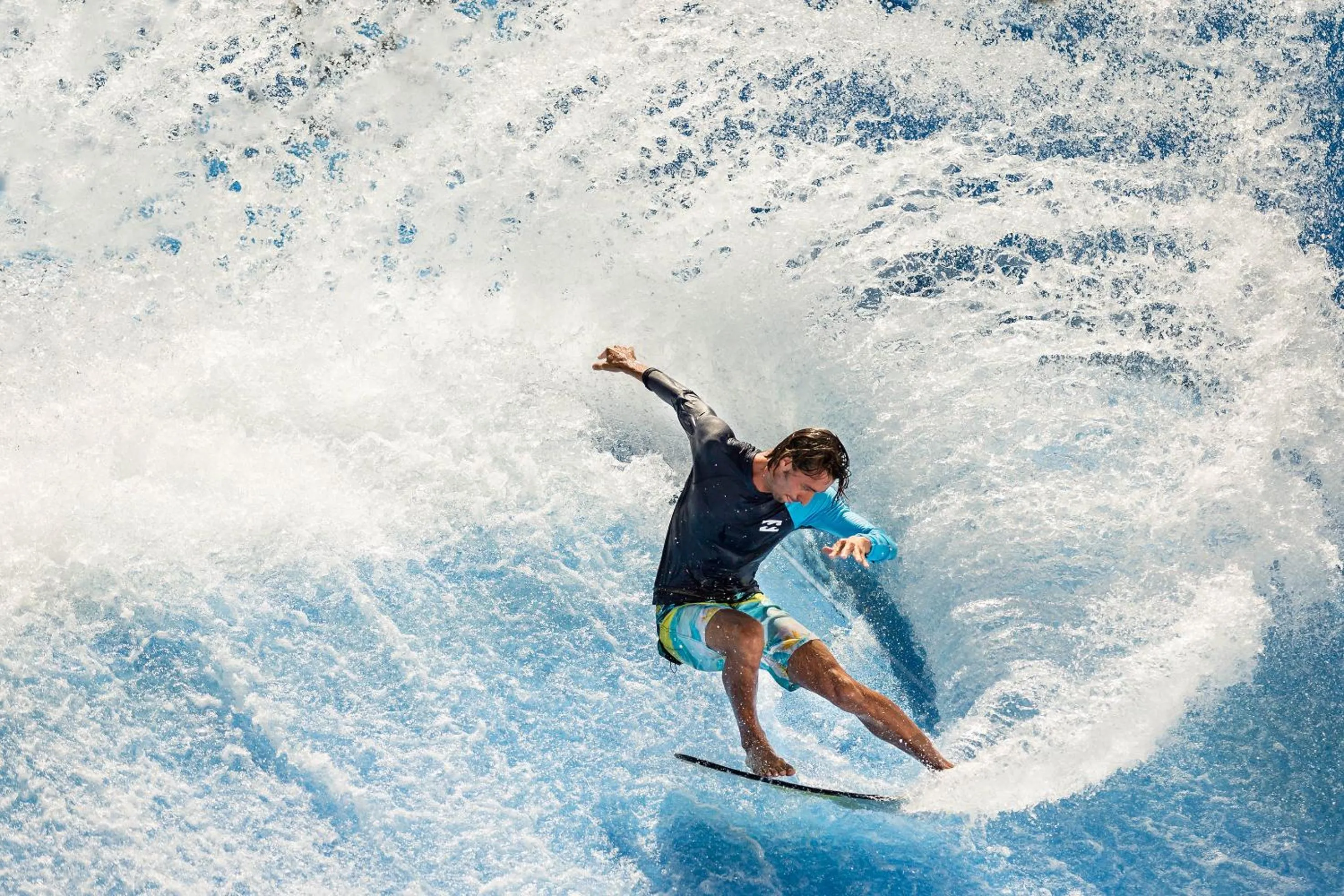 Day, Skiing in Sol Wave House