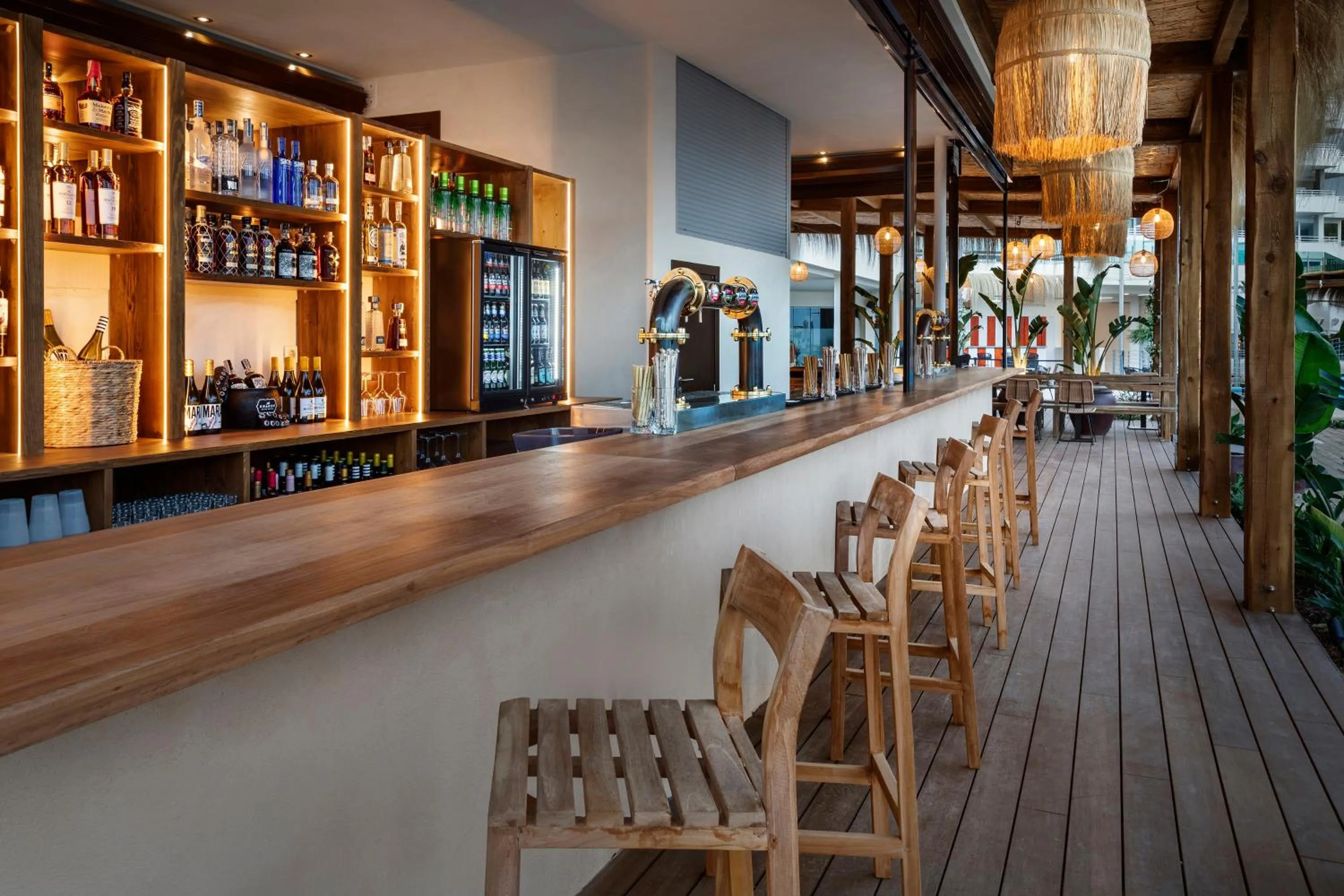 Restaurant/places to eat, Lounge/Bar in Sol Wave House