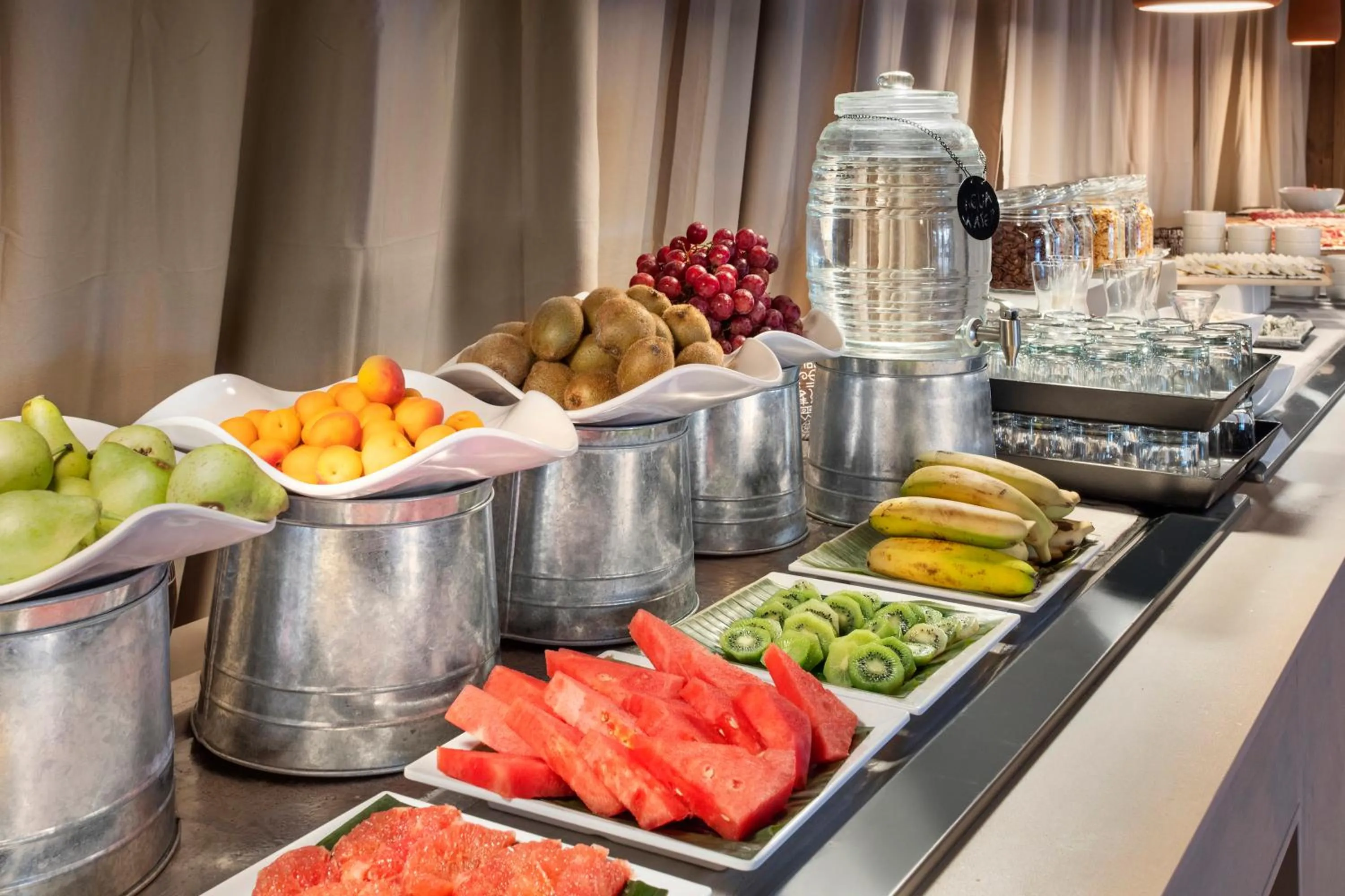 Food and drinks, Food in Sol Wave House