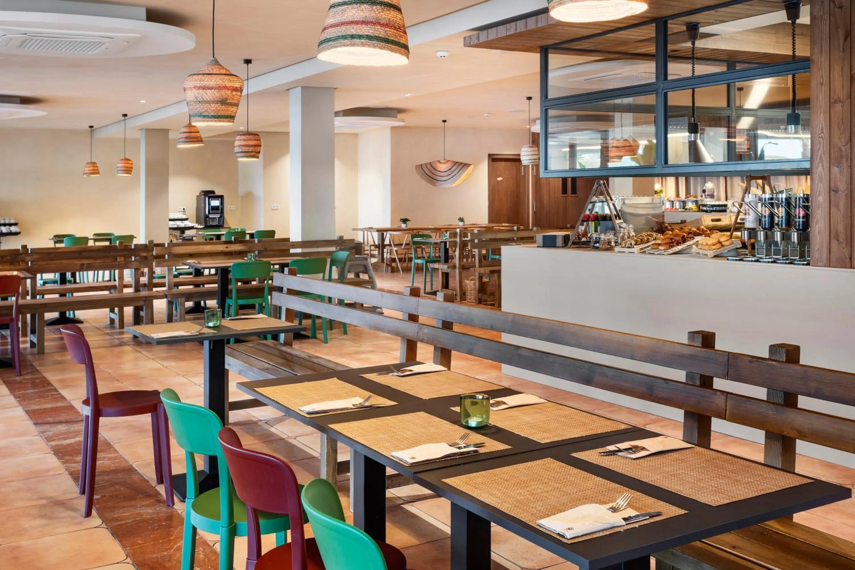 Restaurant/Places to Eat in Sol Wave House