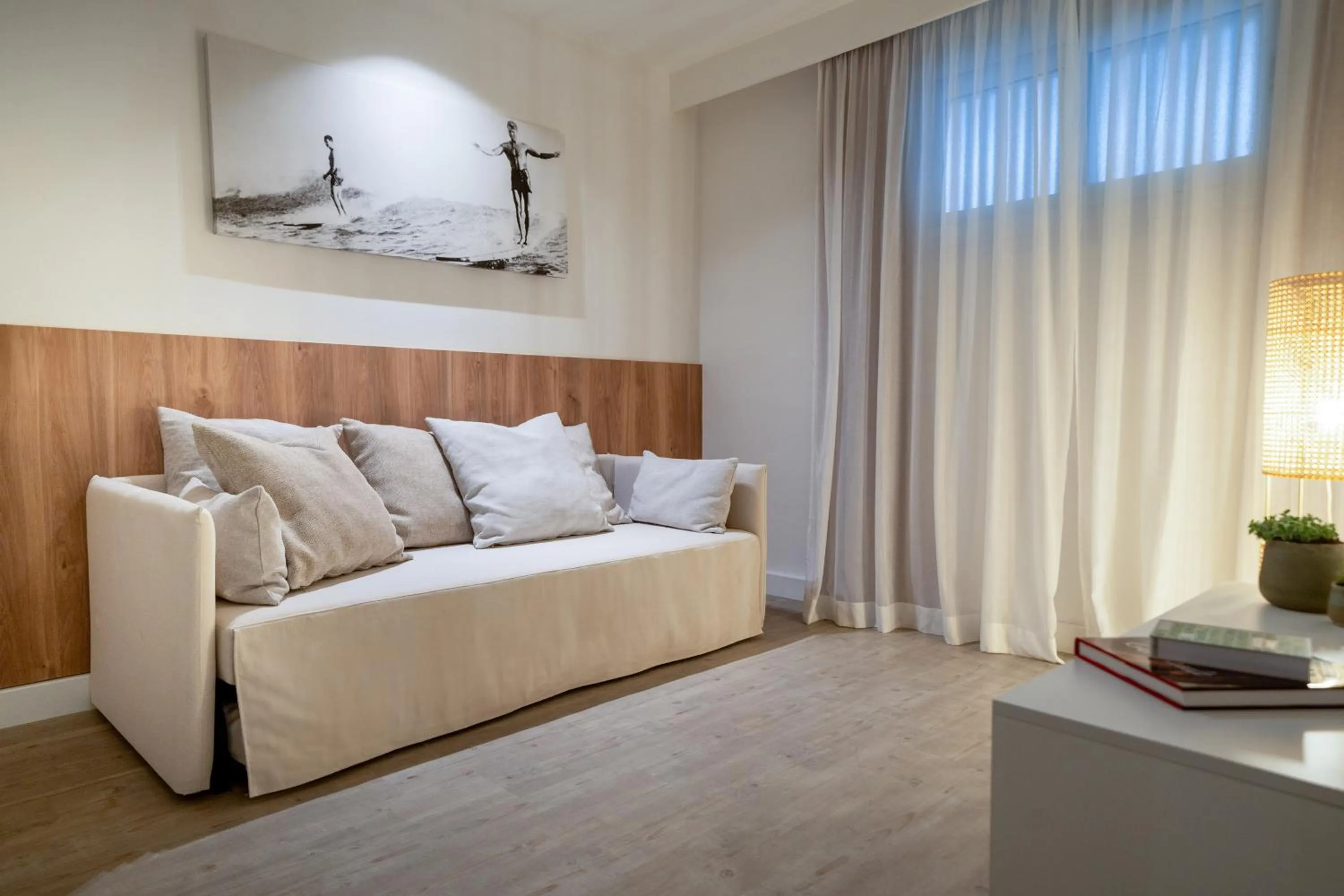 Living room, Bed in Sol Wave House