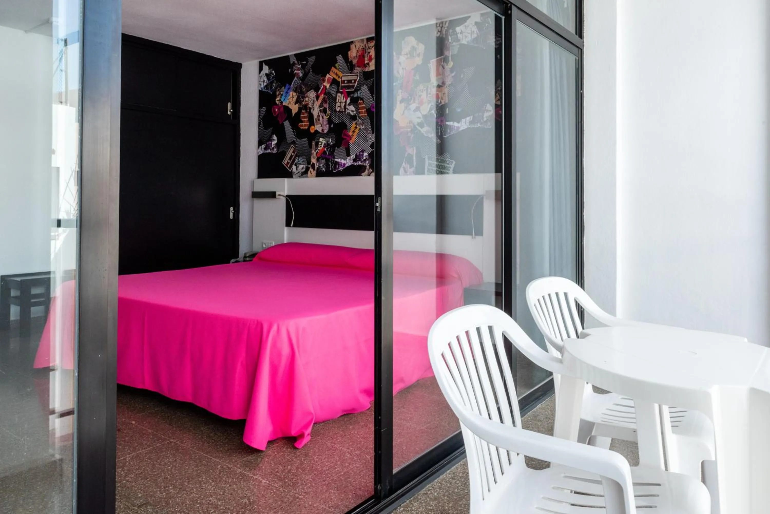 Bed in Ibiza Rocks Hotel - Adults Only