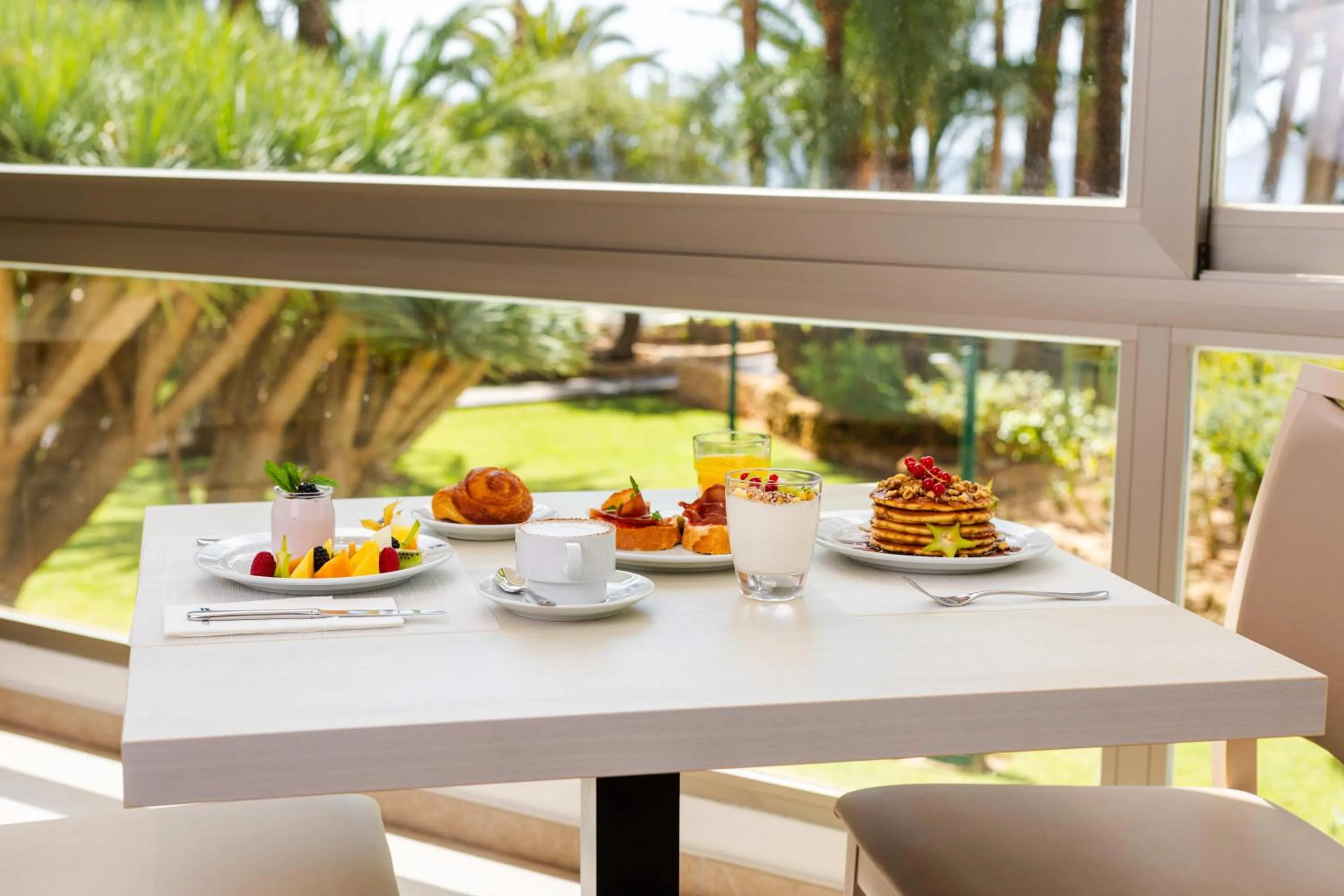 Restaurant/places to eat in THB Los Molinos - Adults Only