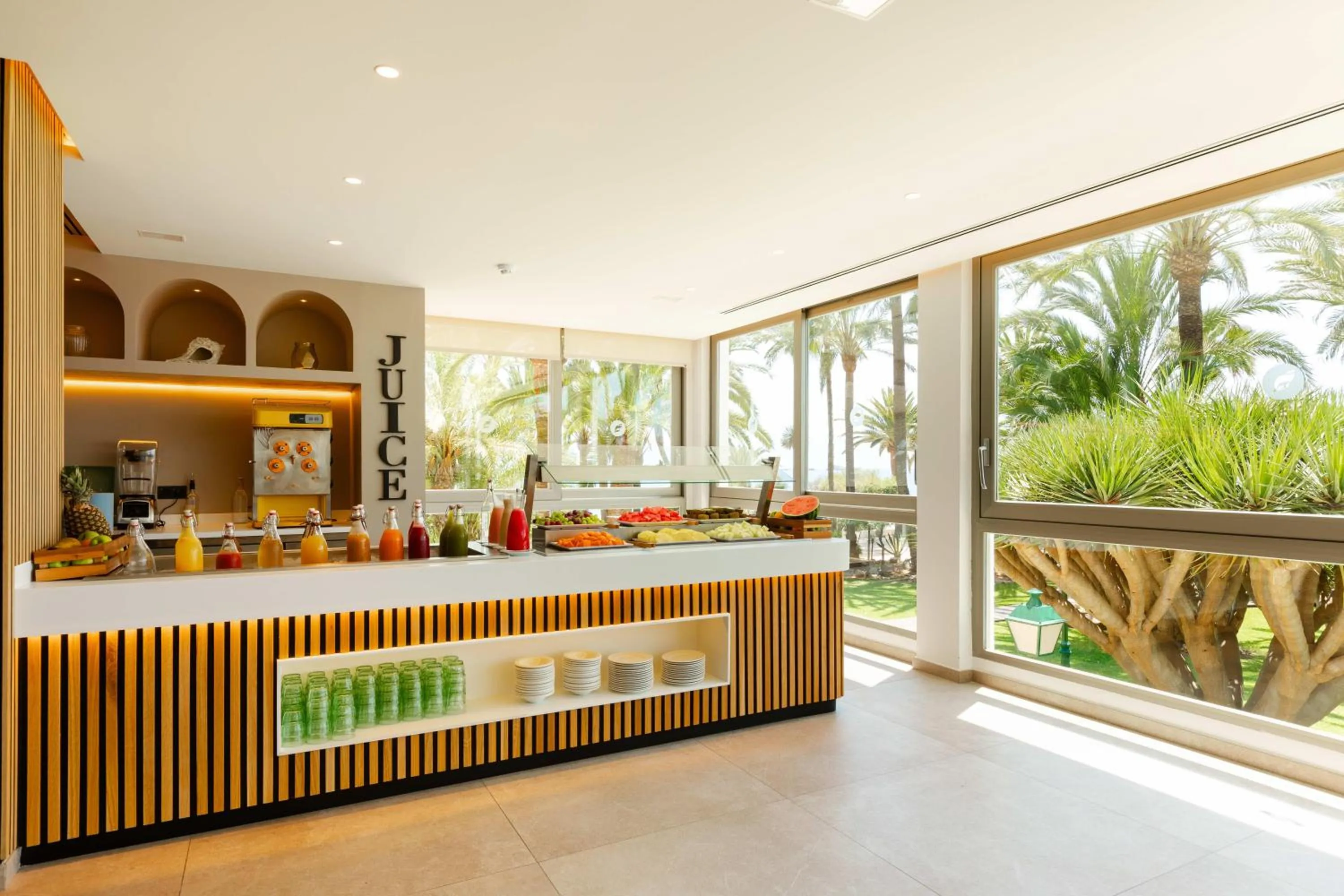 Restaurant/places to eat in THB Los Molinos - Adults Only