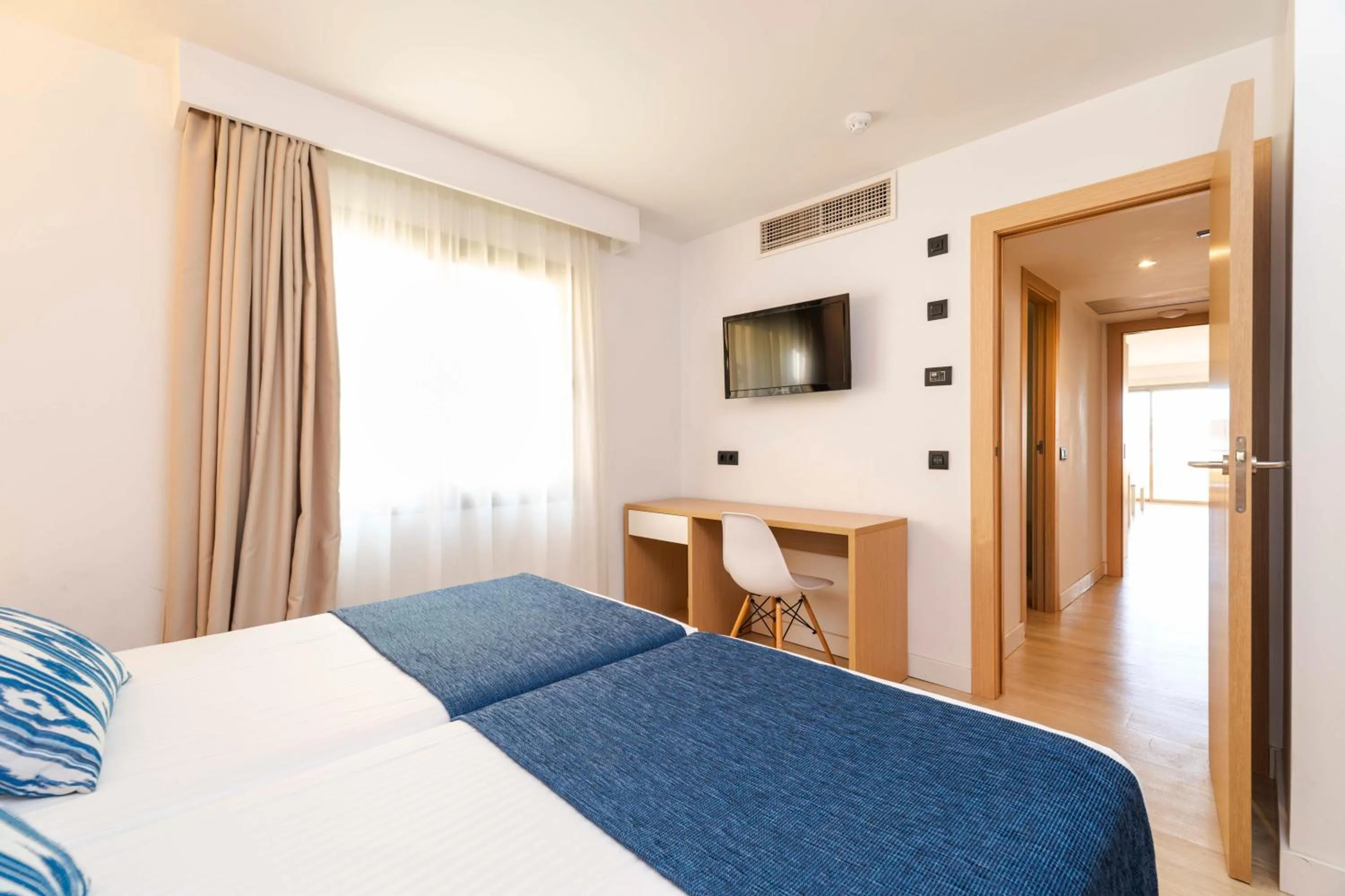 Photo of the whole room, Bed in THB Los Molinos - Adults Only