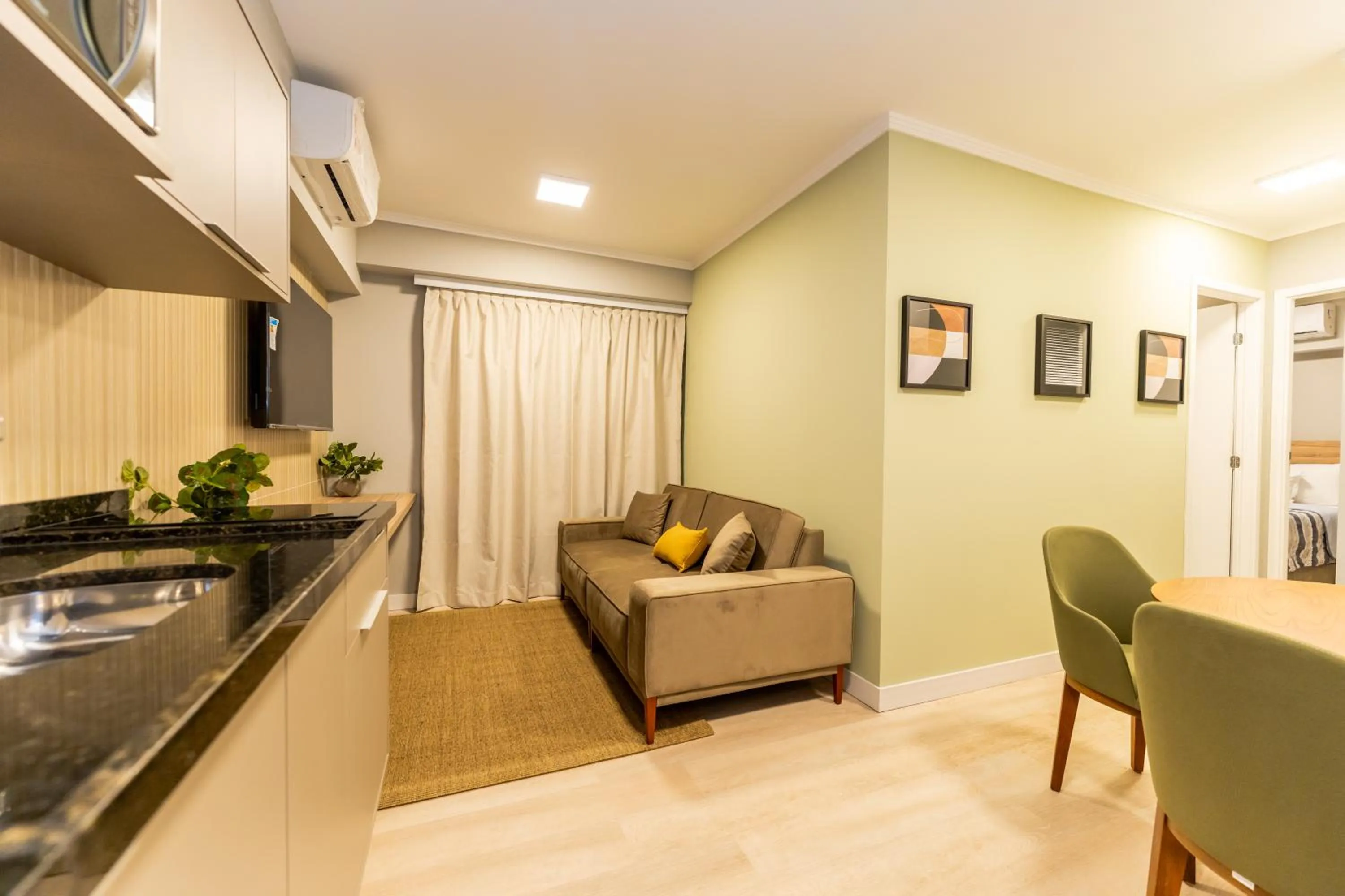 TV and multimedia in Apartamentos Studio Allure Moema - Com café da manhã e Valet opcional, Recepção 24 horas