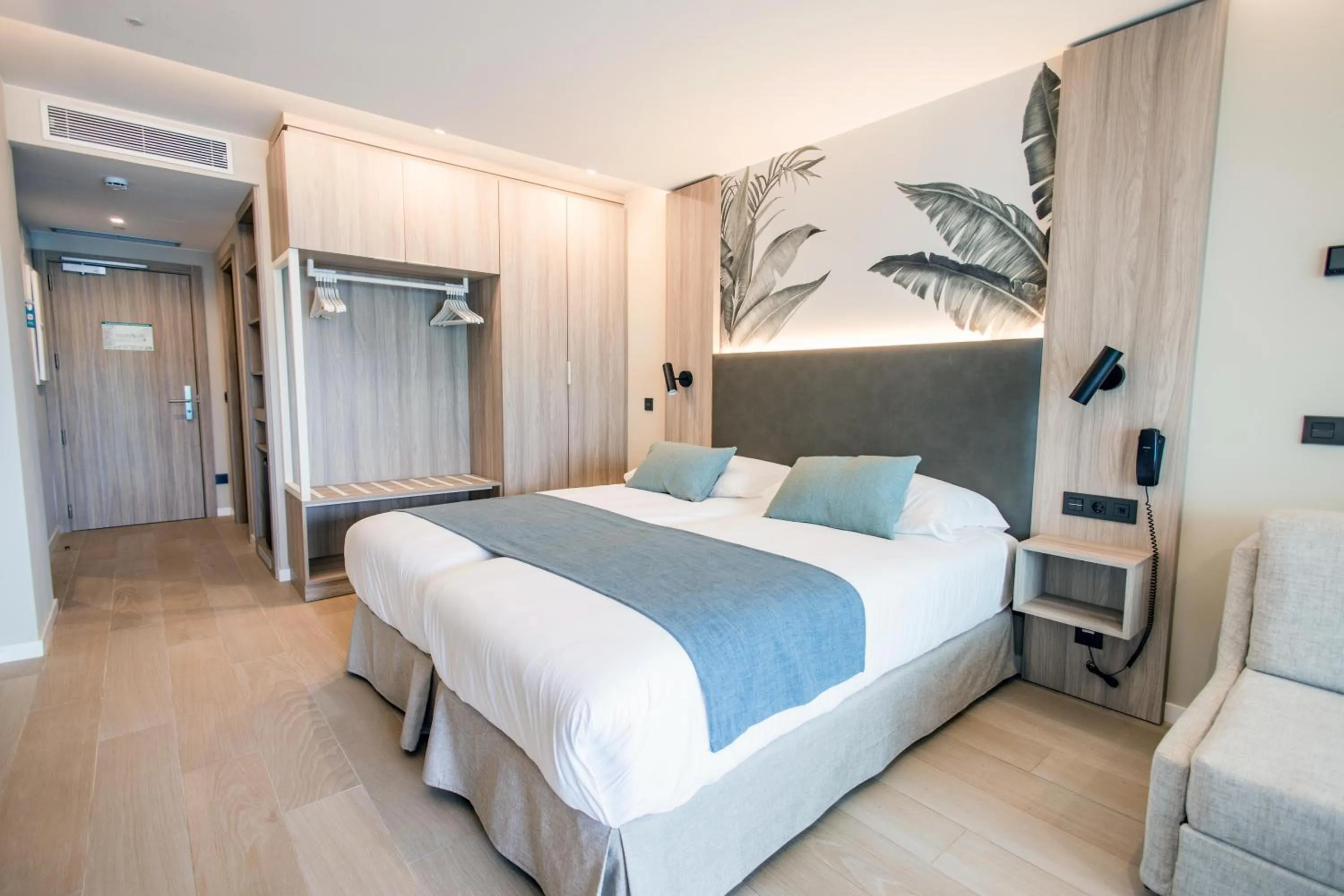 Photo of the whole room, Bed in Servatur Puerto Azul