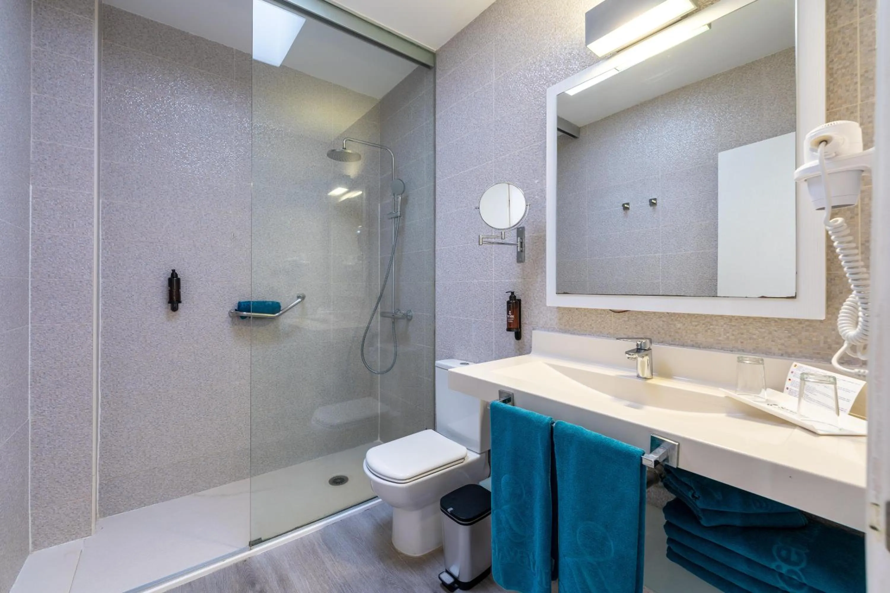 Bathroom in Servatur Puerto Azul