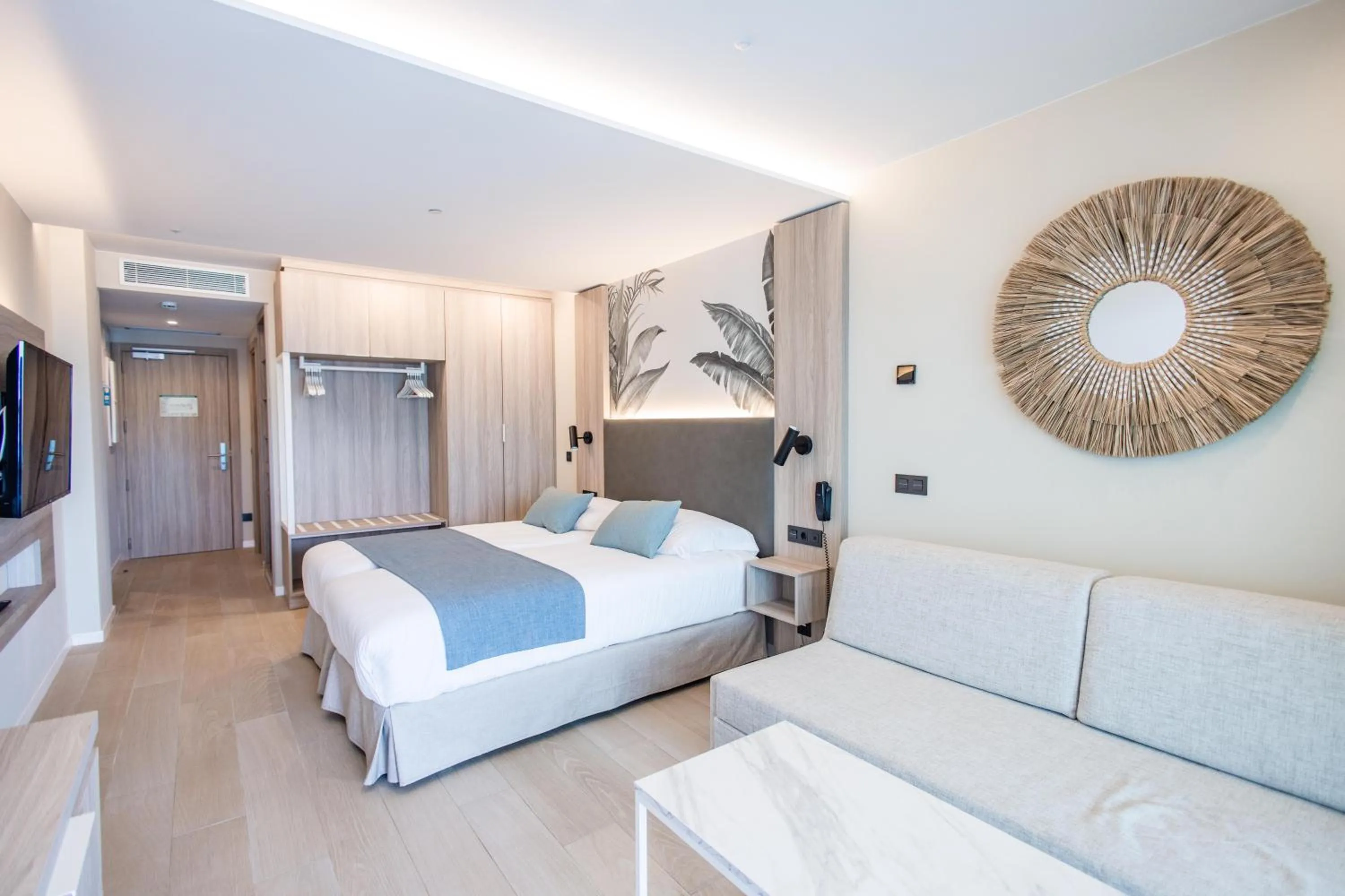 Photo of the whole room, Bed in Servatur Puerto Azul