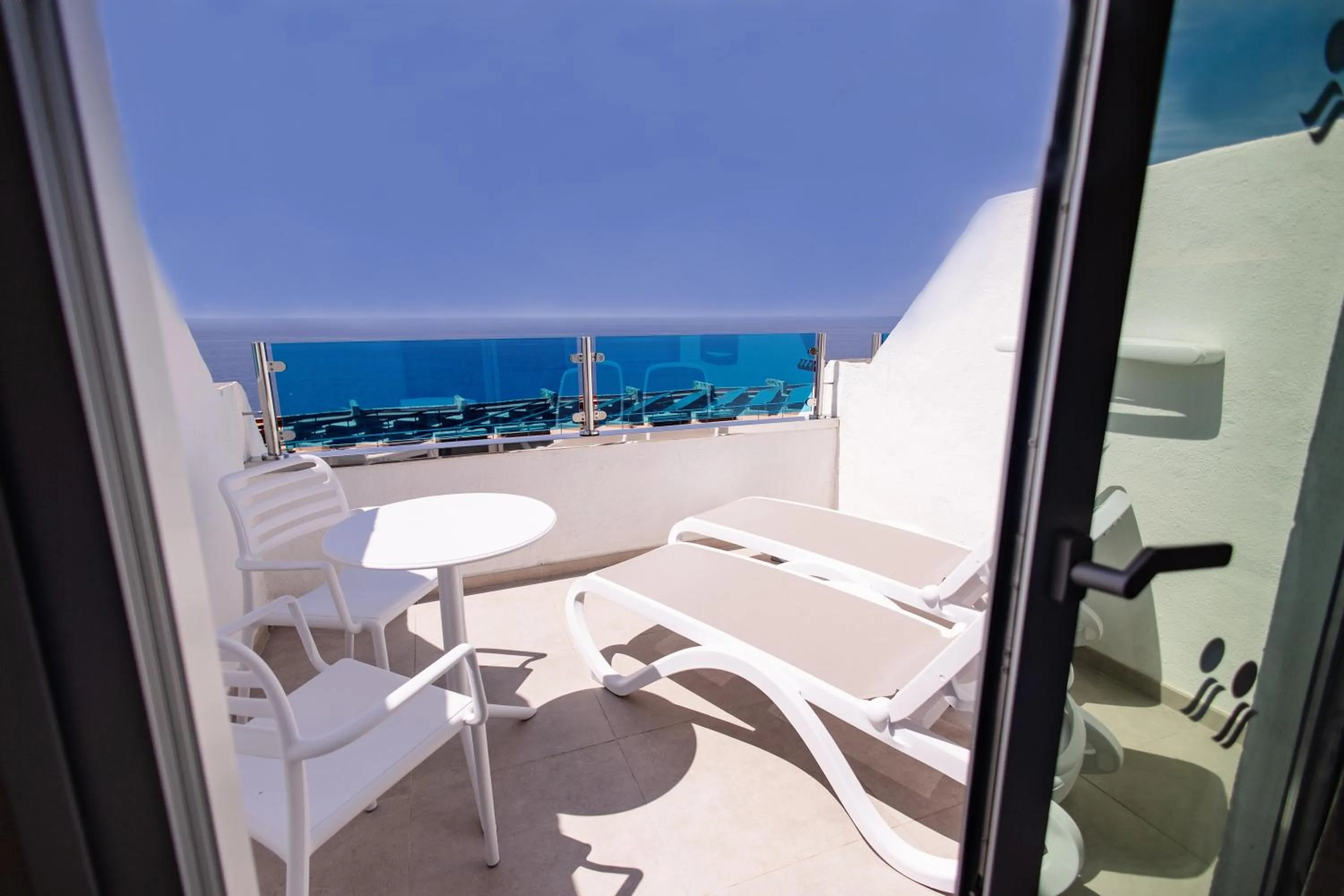 Photo of the whole room in Servatur Puerto Azul