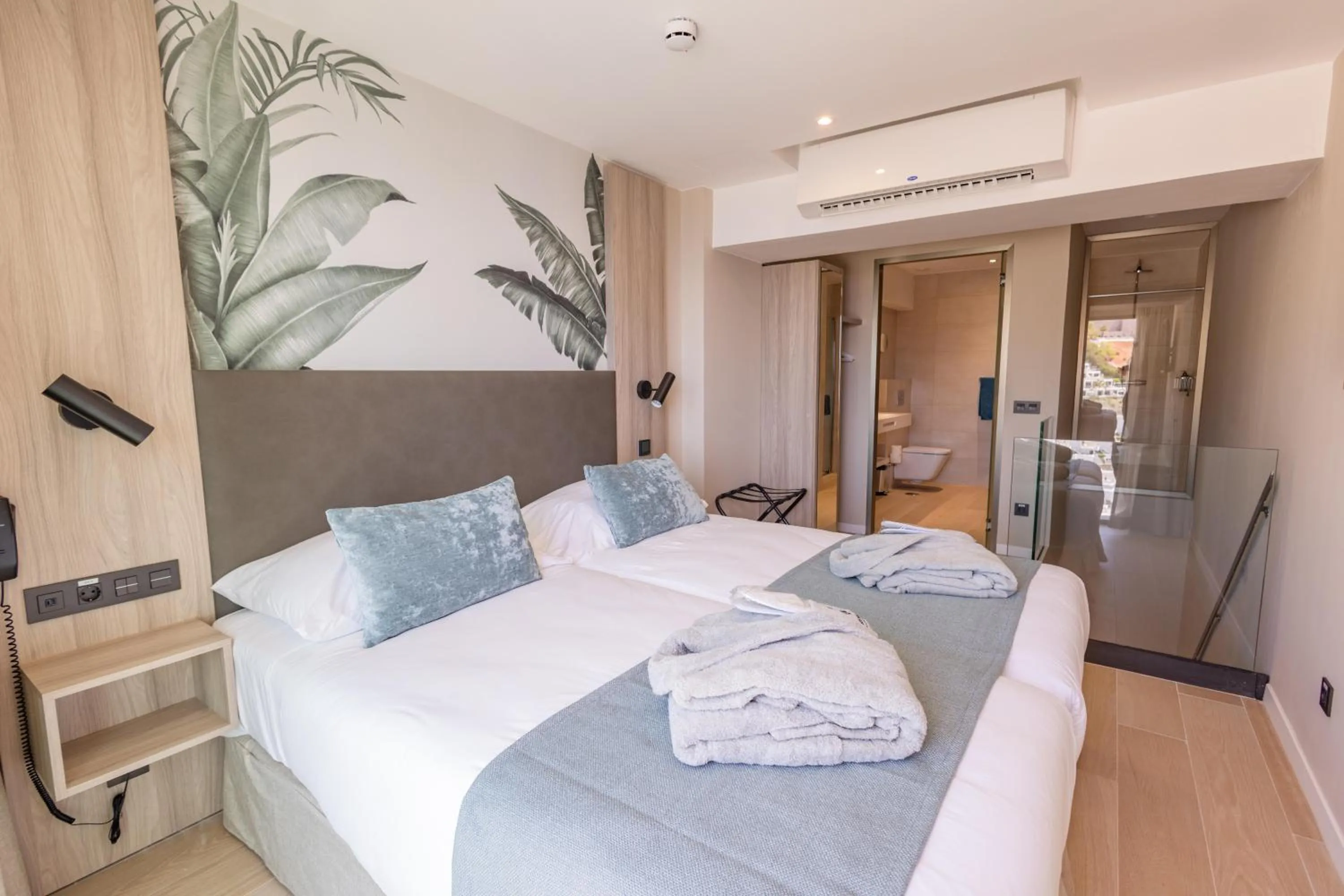 Photo of the whole room, Bed in Servatur Puerto Azul