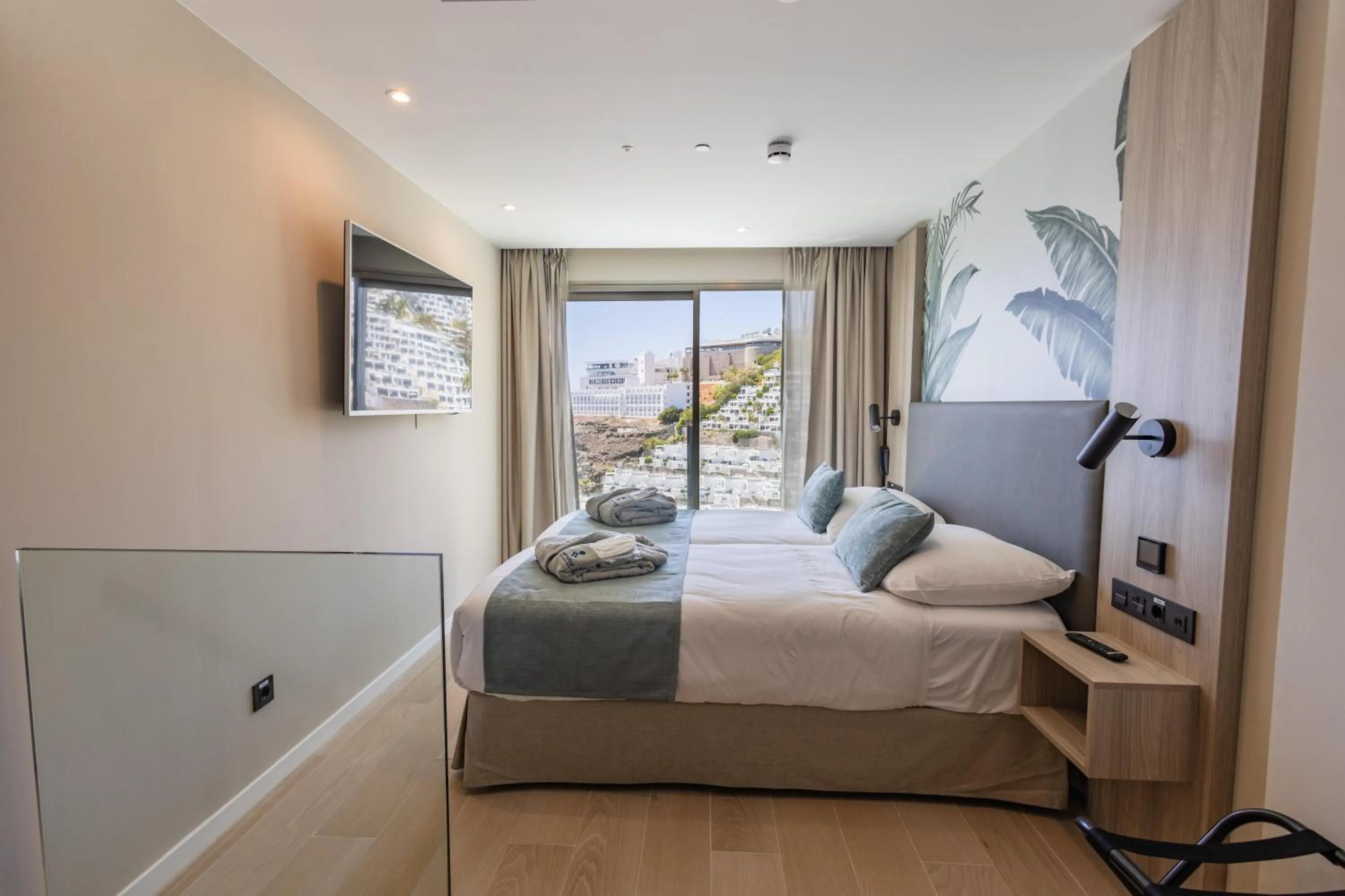 Photo of the whole room, Bed in Servatur Puerto Azul