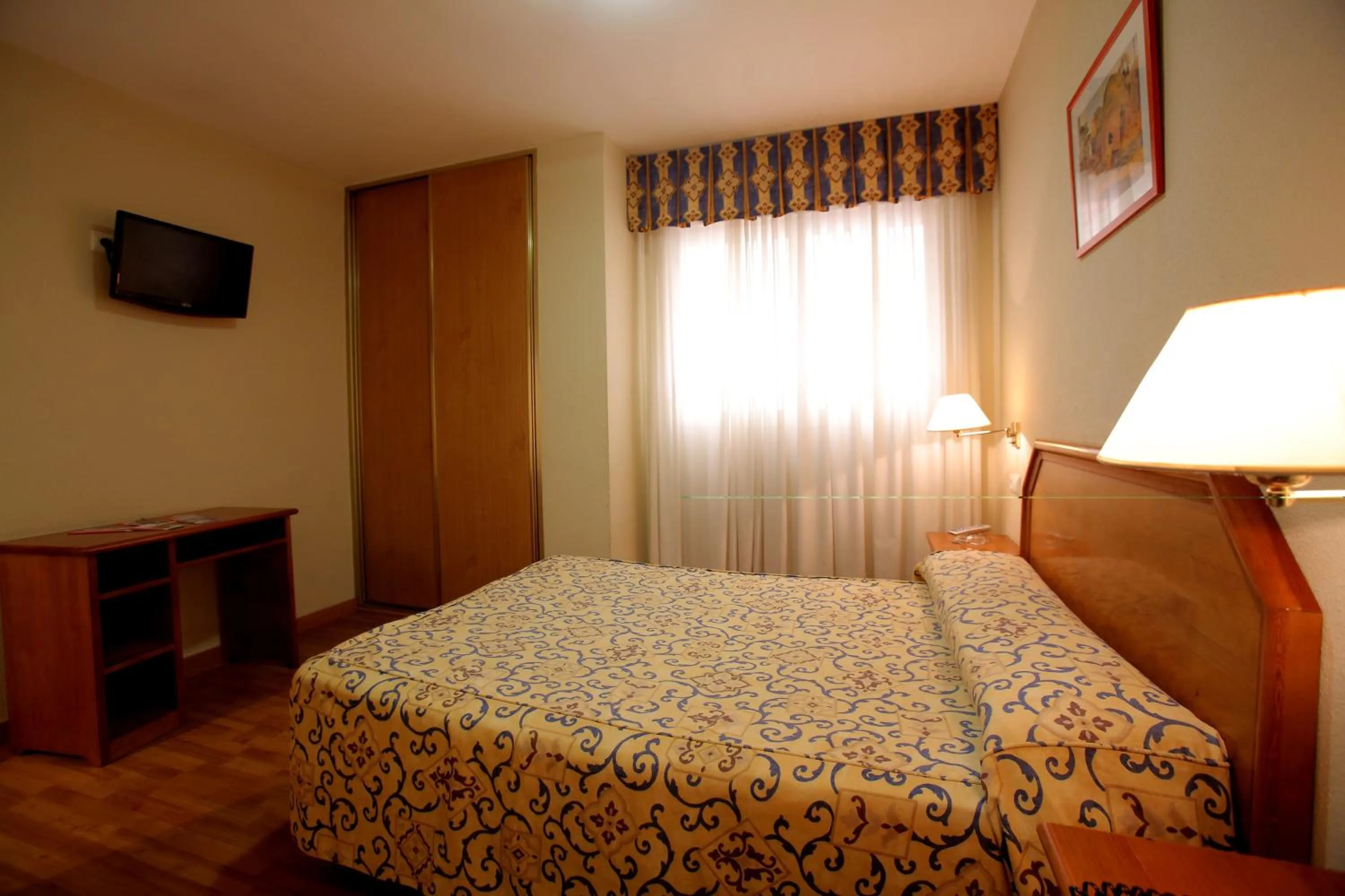 Photo of the whole room, Bed in Hotel Hispania