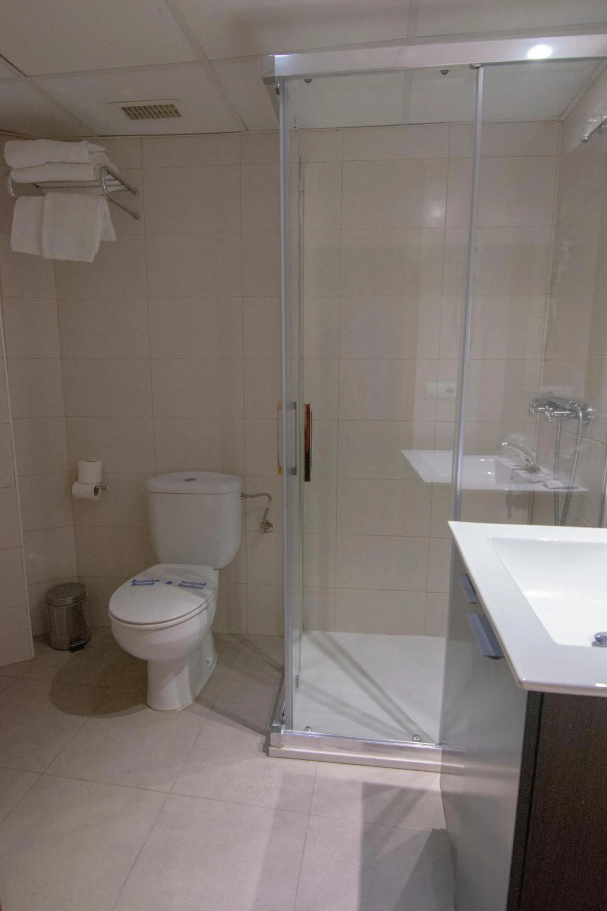 Shower in Hotel Hispania