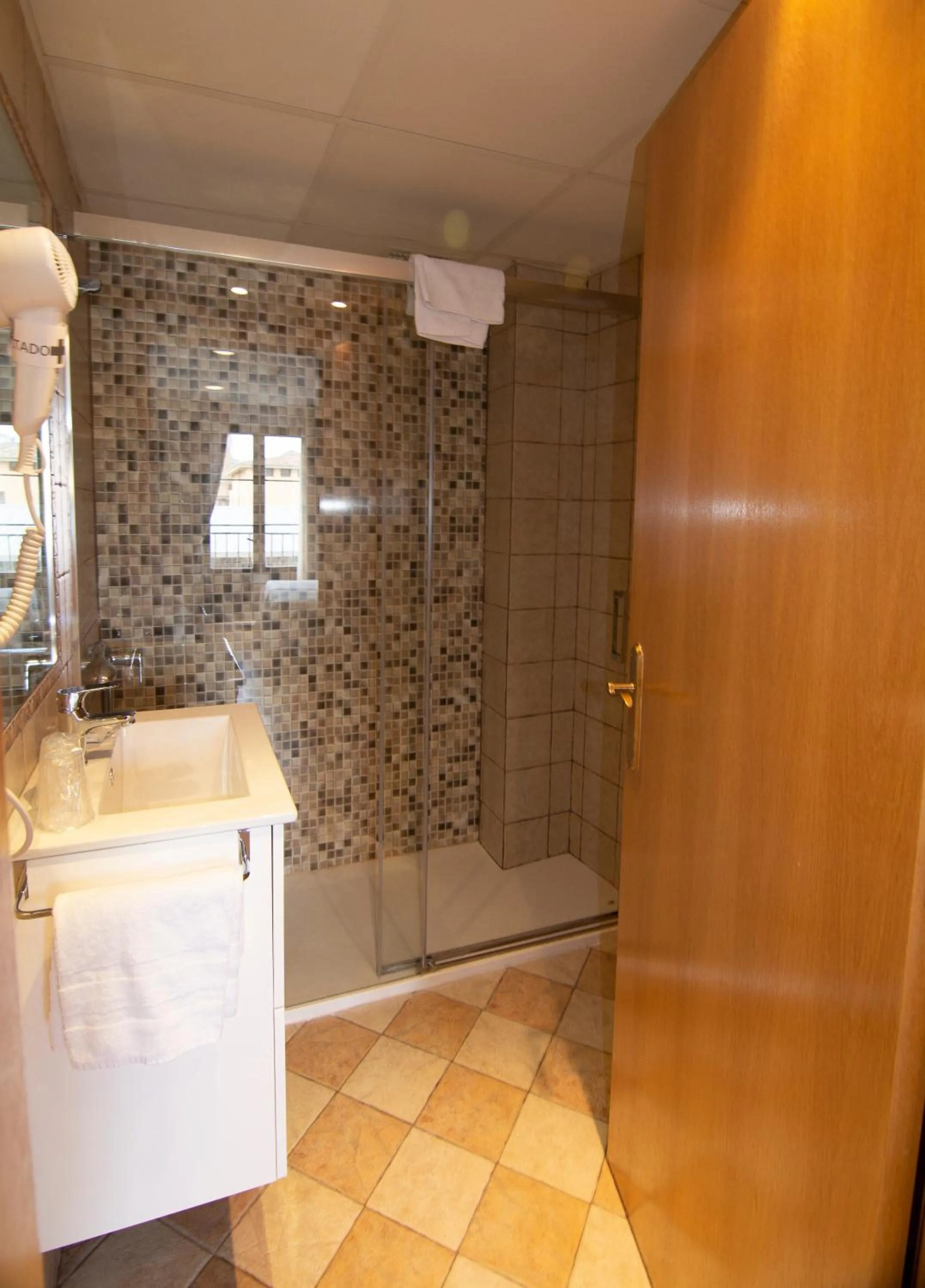 Bathroom in Hotel Hispania