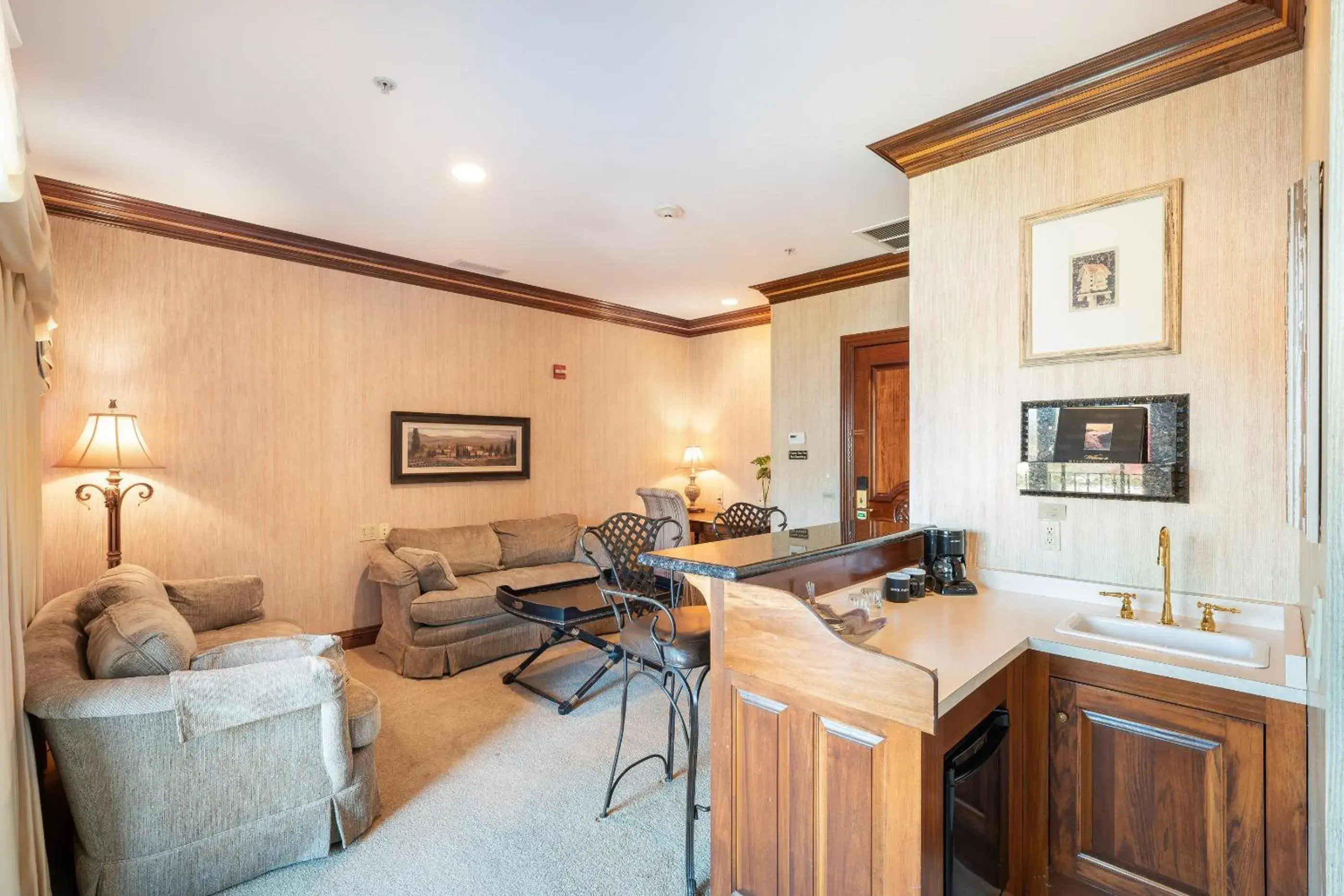 King Suite with Balcony in Stock Farm Inn King Suite with Balcony in Stock Farm Inn