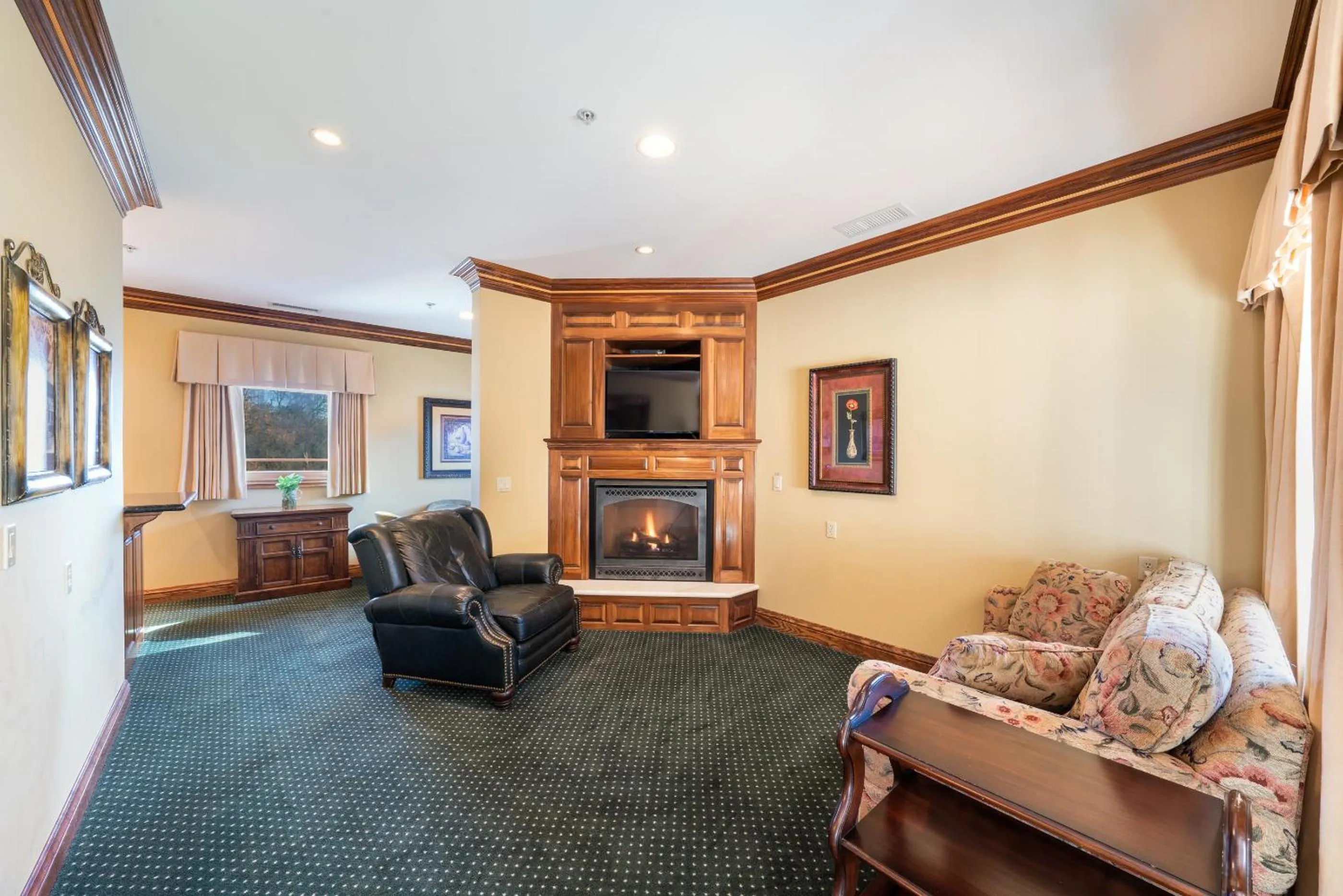 Deluxe Queen Suite in Stock Farm Inn