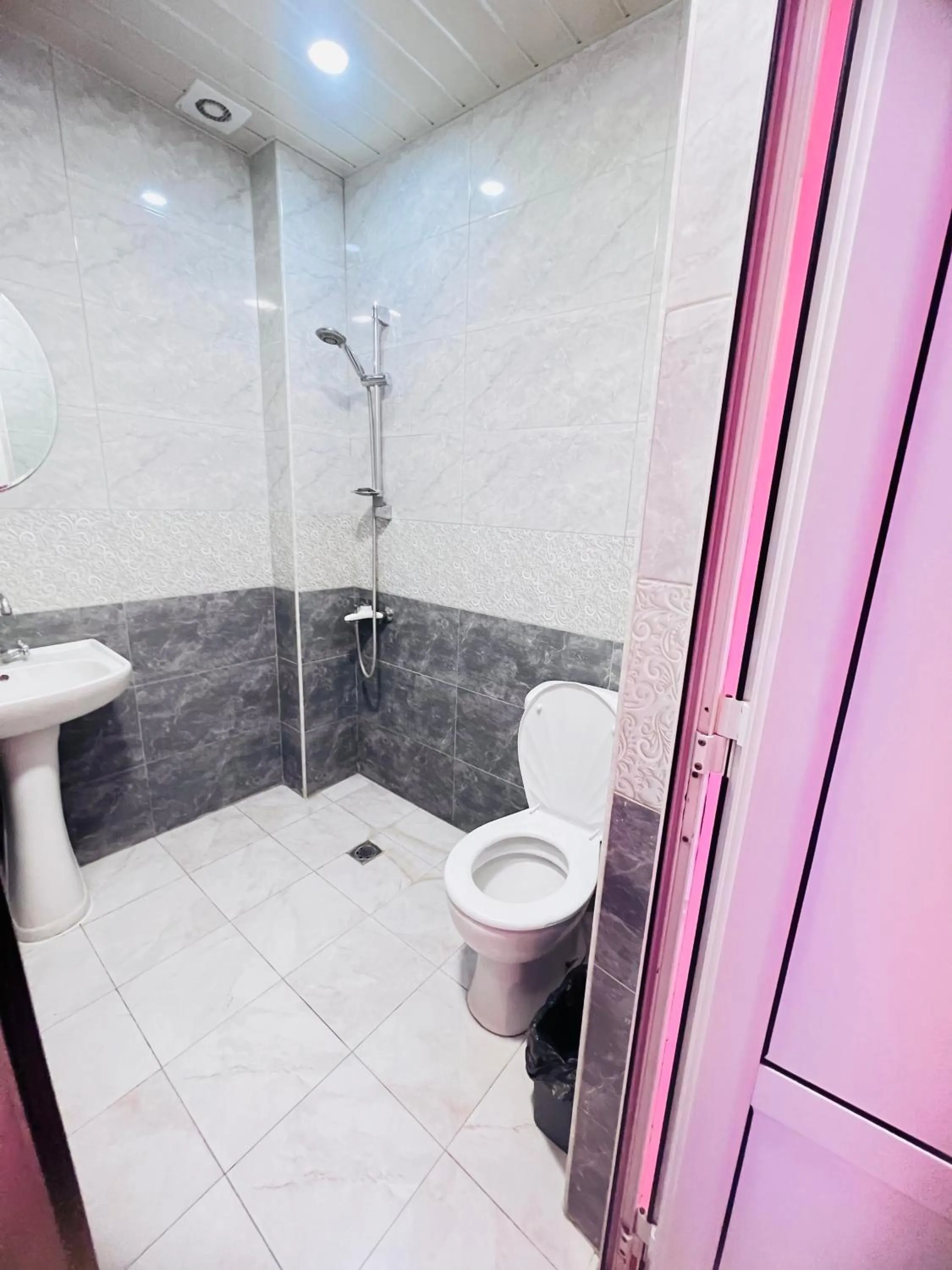 Shower in MarNar Hotel