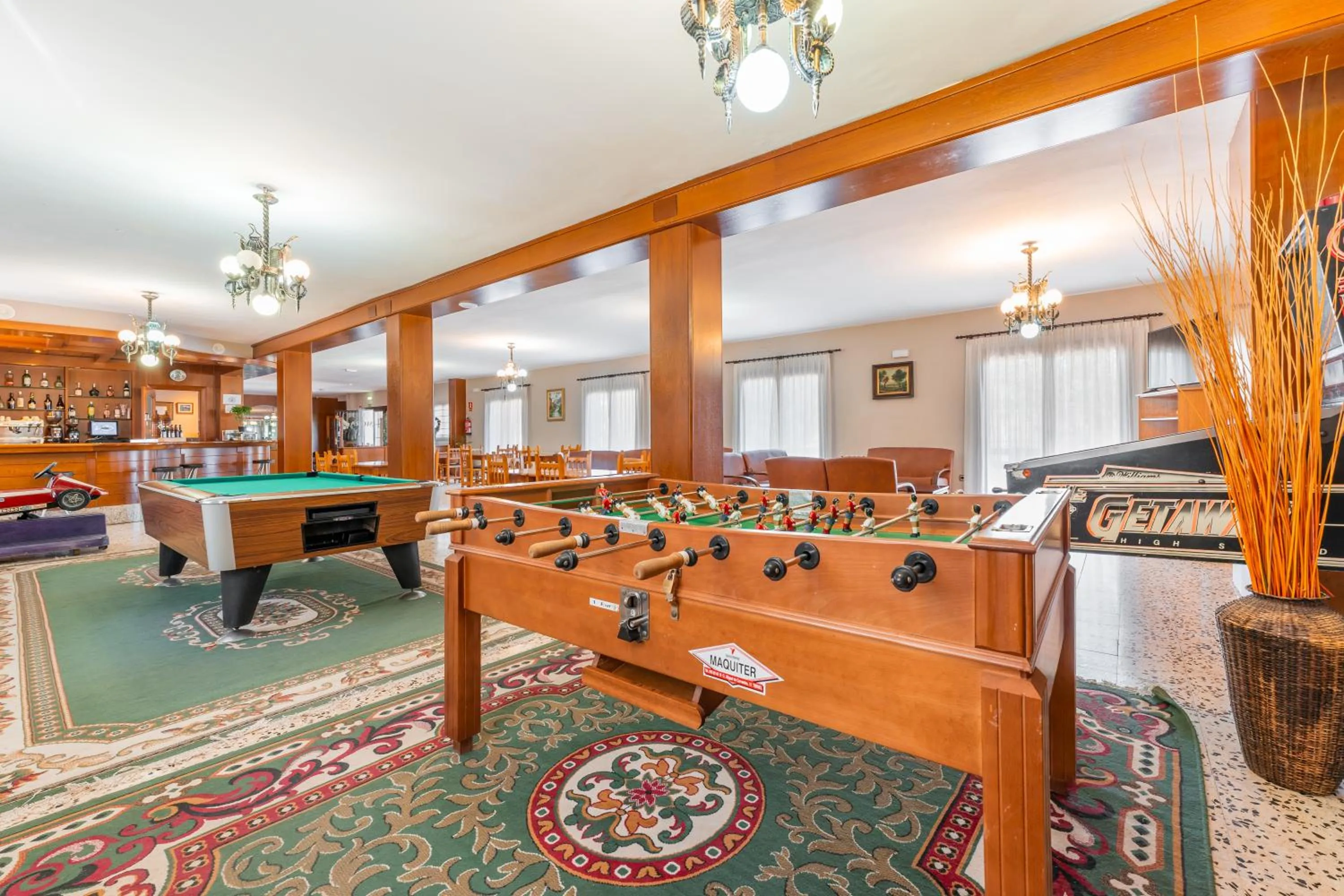 Restaurant/places to eat in Hotel Mora