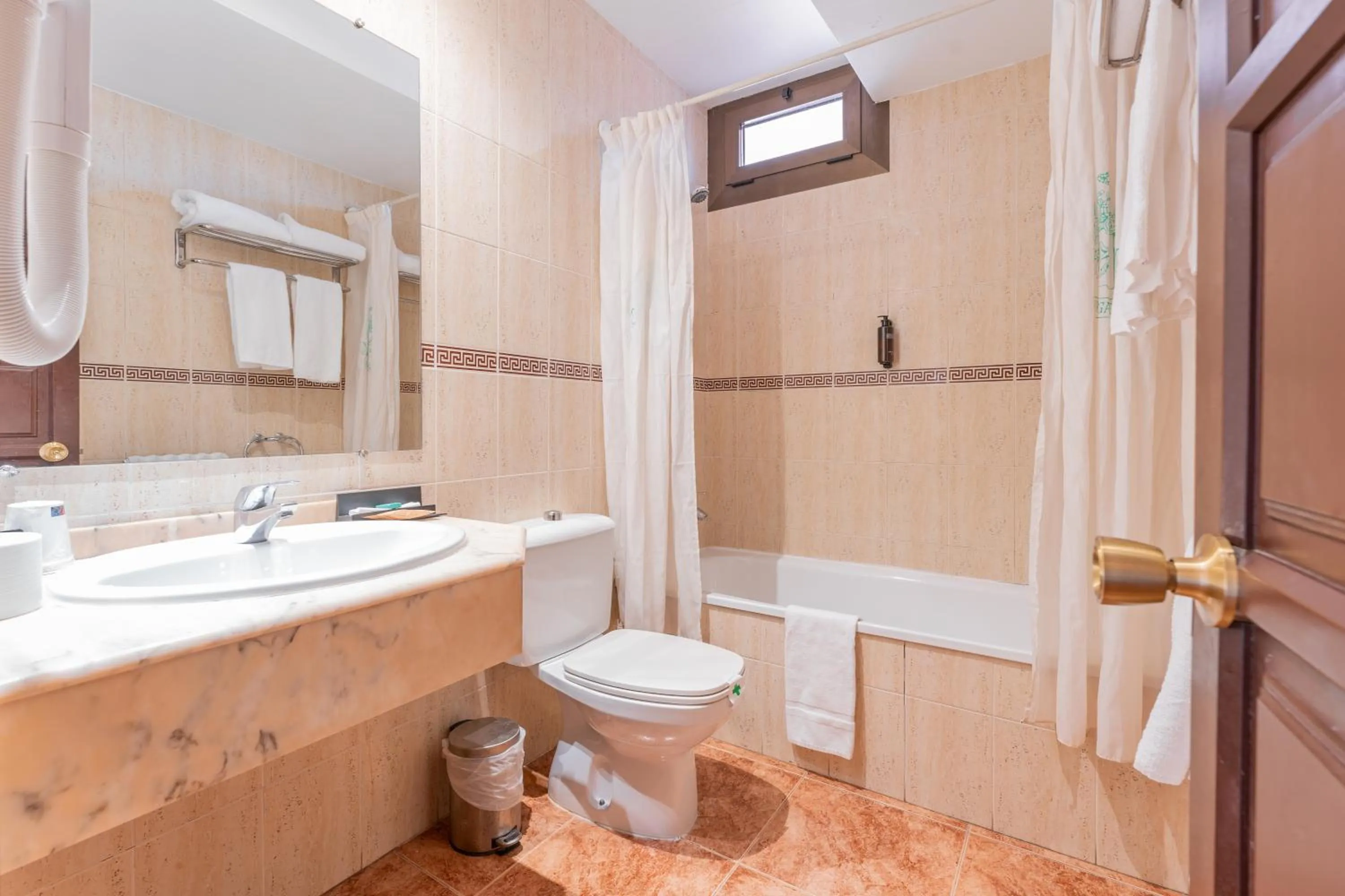 Shower in Hotel Mora