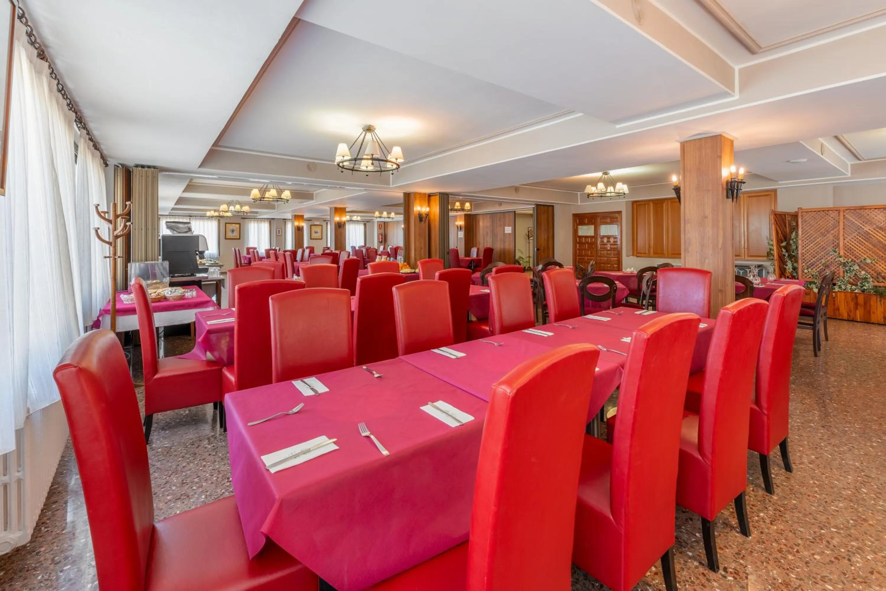 Dining area in Hotel Mora