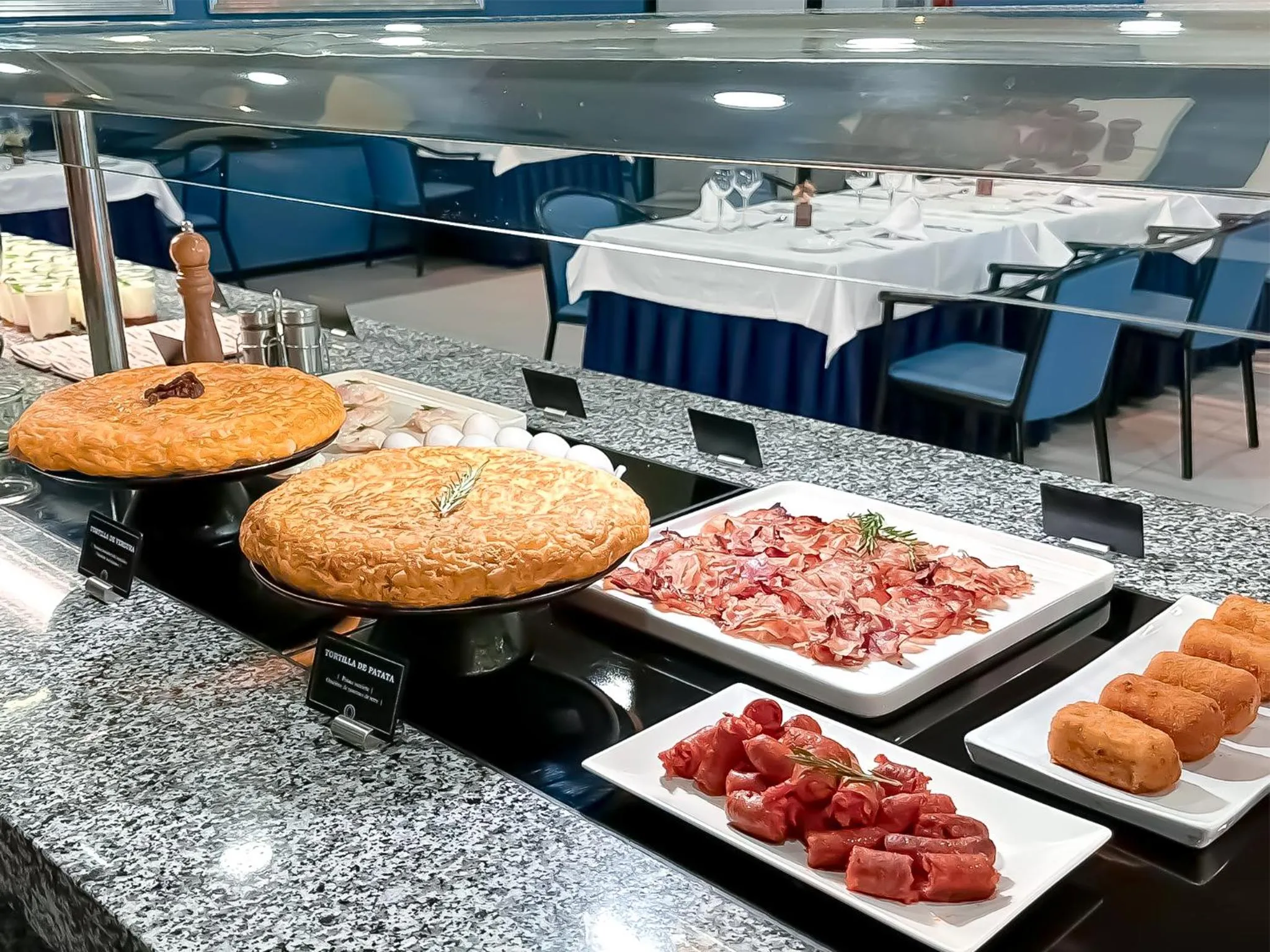 Buffet breakfast in Hotel Ciudad de Alcañiz