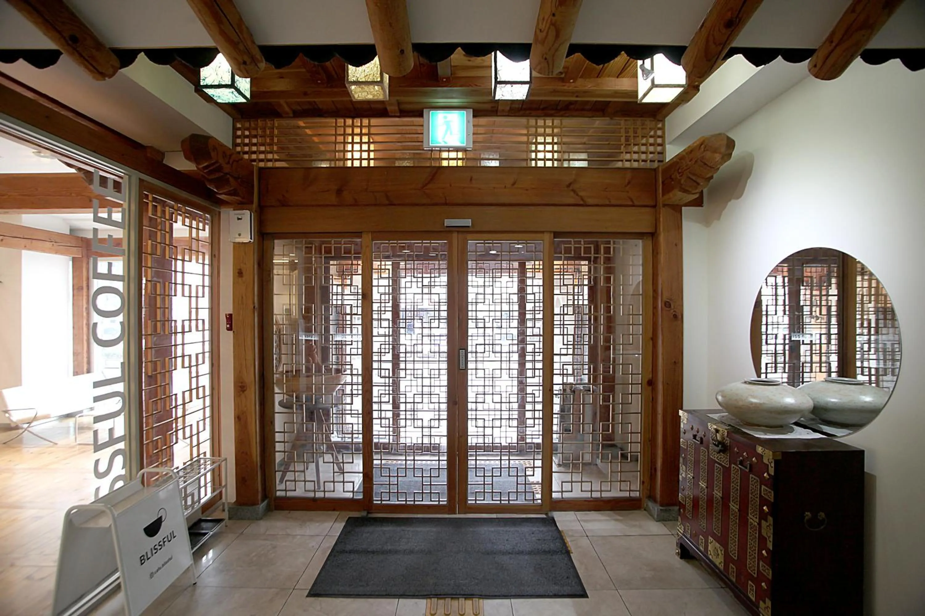Facade/entrance in Jeonju Hanok Taejogung Hotel