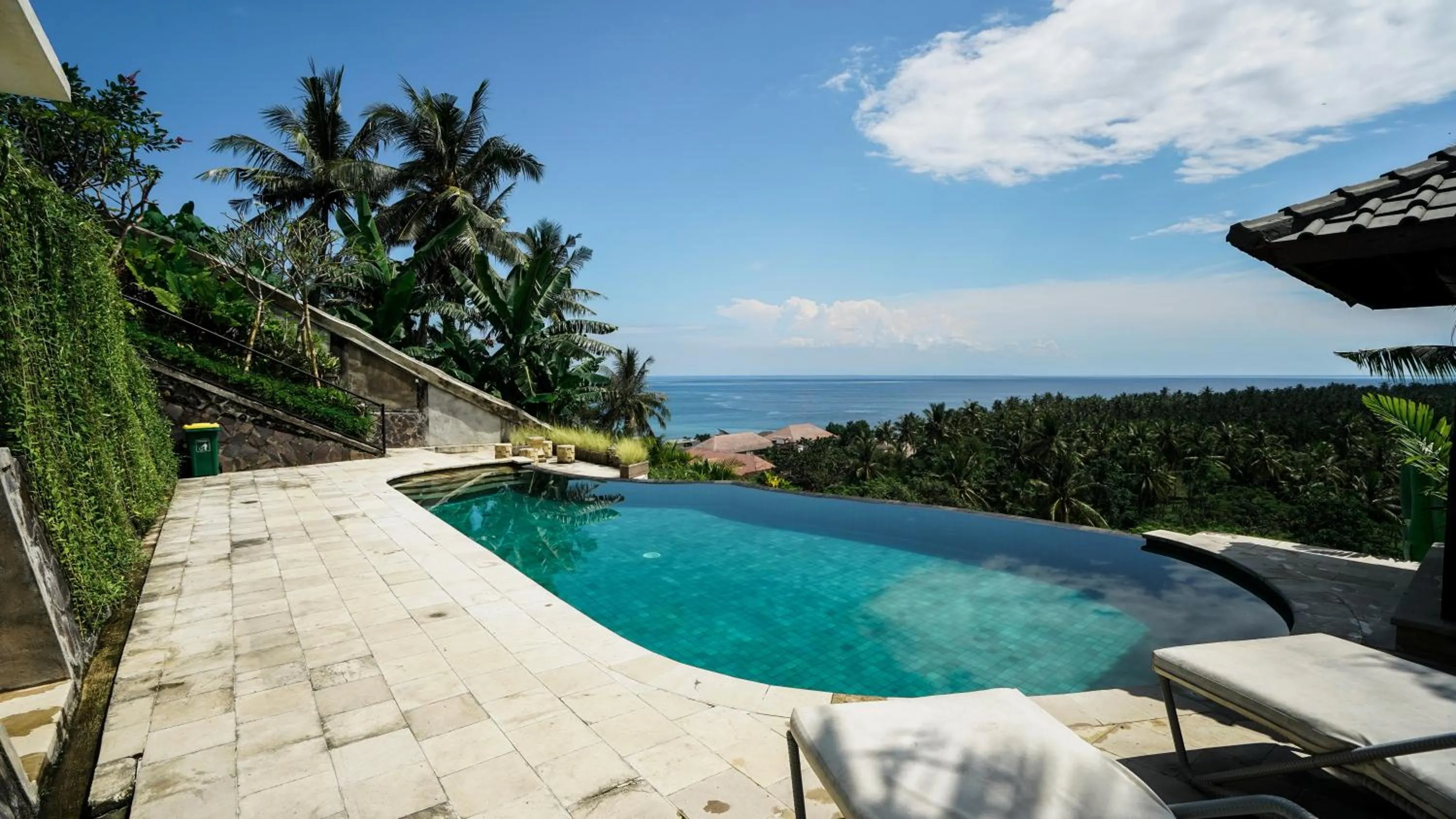 Swimming pool in The Lavana Villa Lombok Sunset
