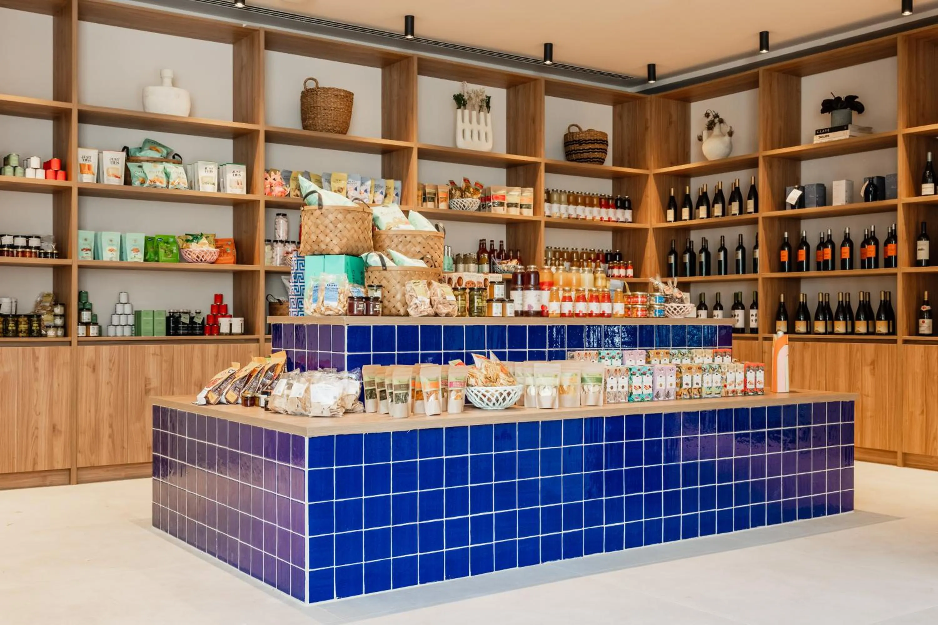 On-site shops in Pola Giverola Resort