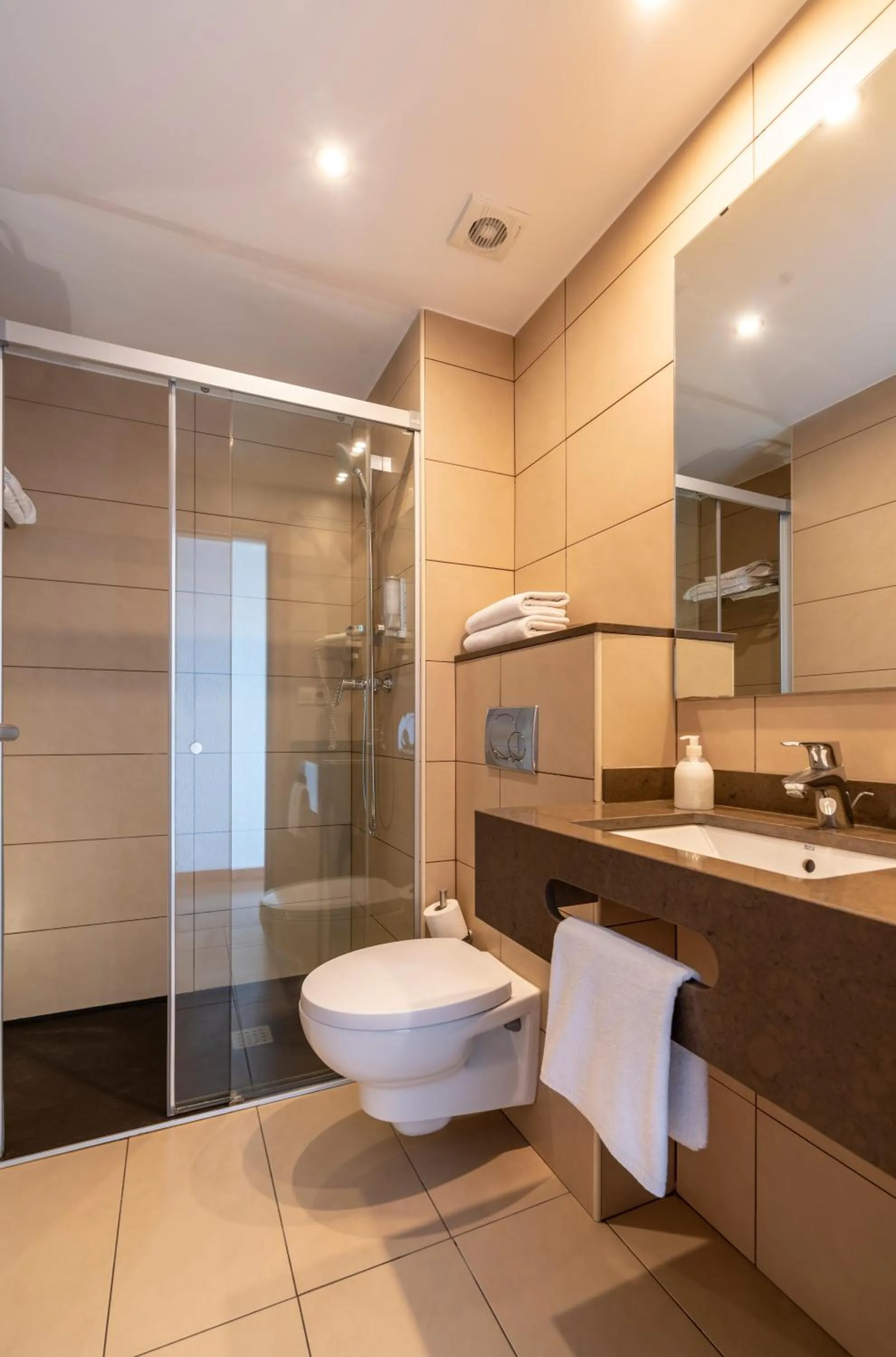 Bathroom in Almirall Apartaments