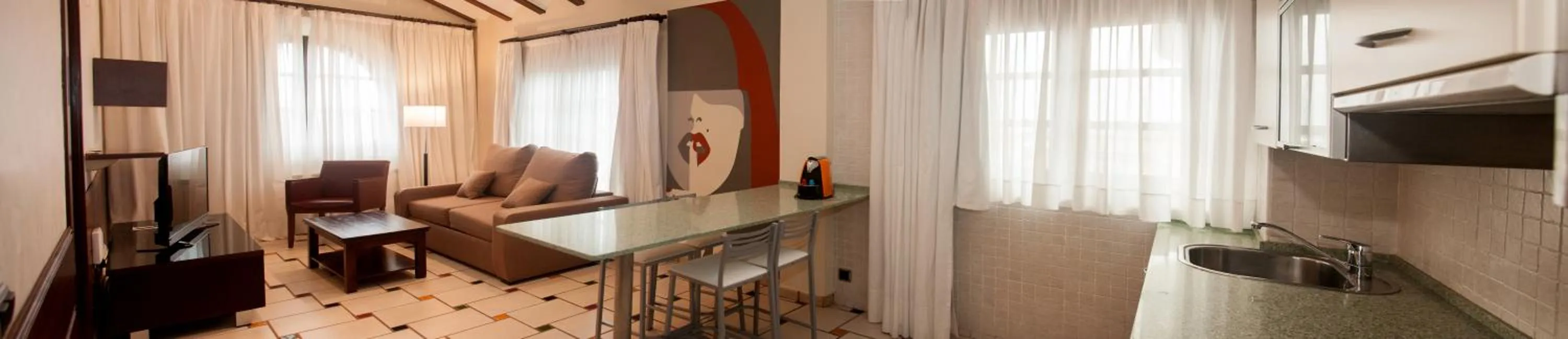 Coffee/tea facilities in Apartamentos Costa Esmeralda