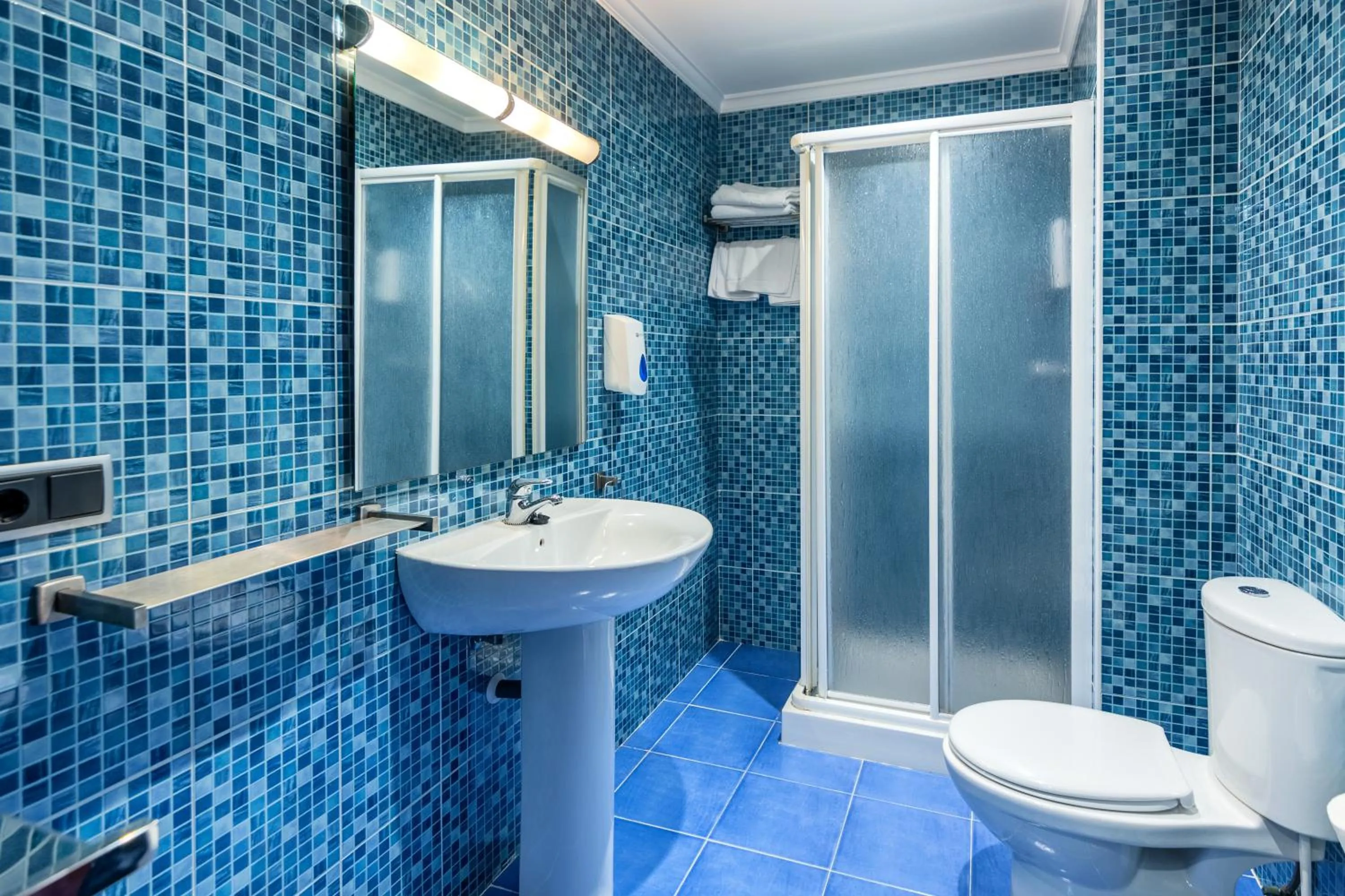 Shower in Apartamentos Costa Esmeralda