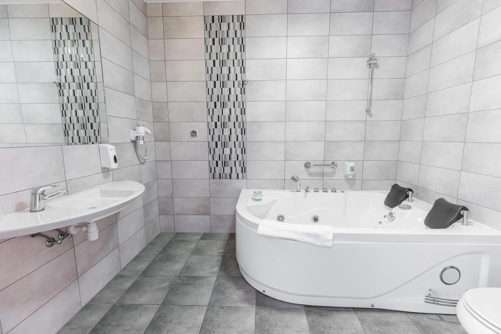 Hot Tub in Hotel Akwawit