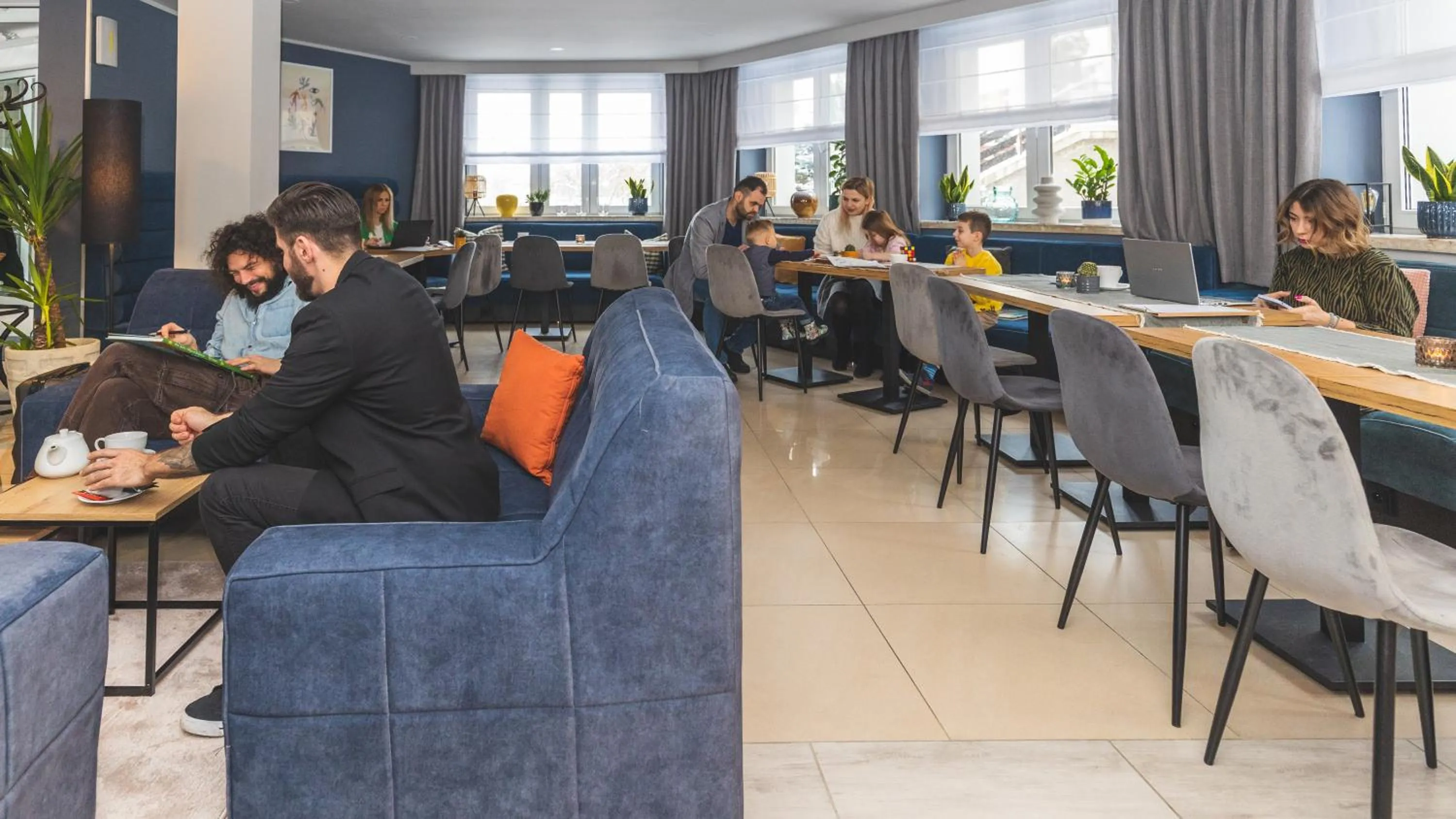 Business facilities in Hotel Akwawit