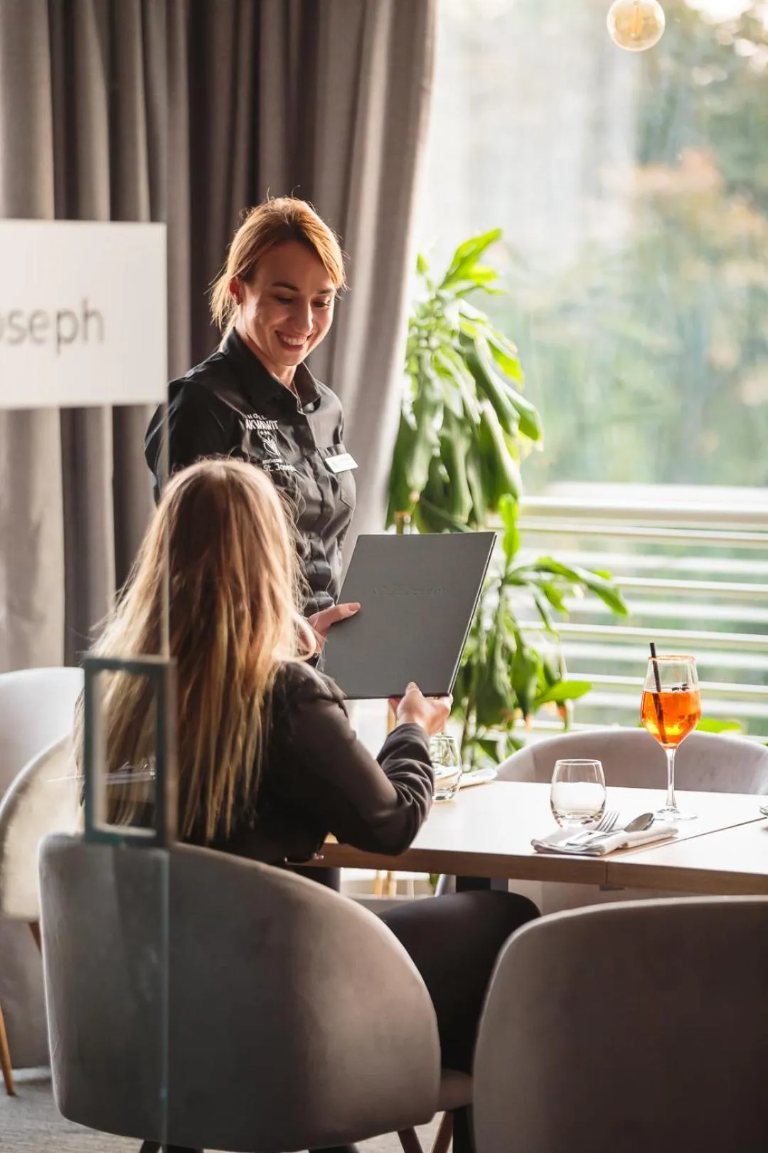 Restaurant/places to eat in Hotel Akwawit