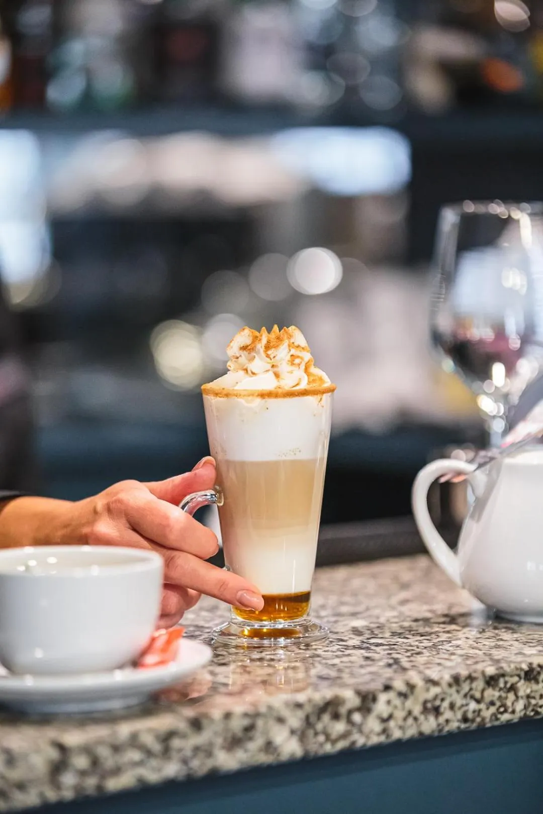 Restaurant/places to eat in Hotel Akwawit