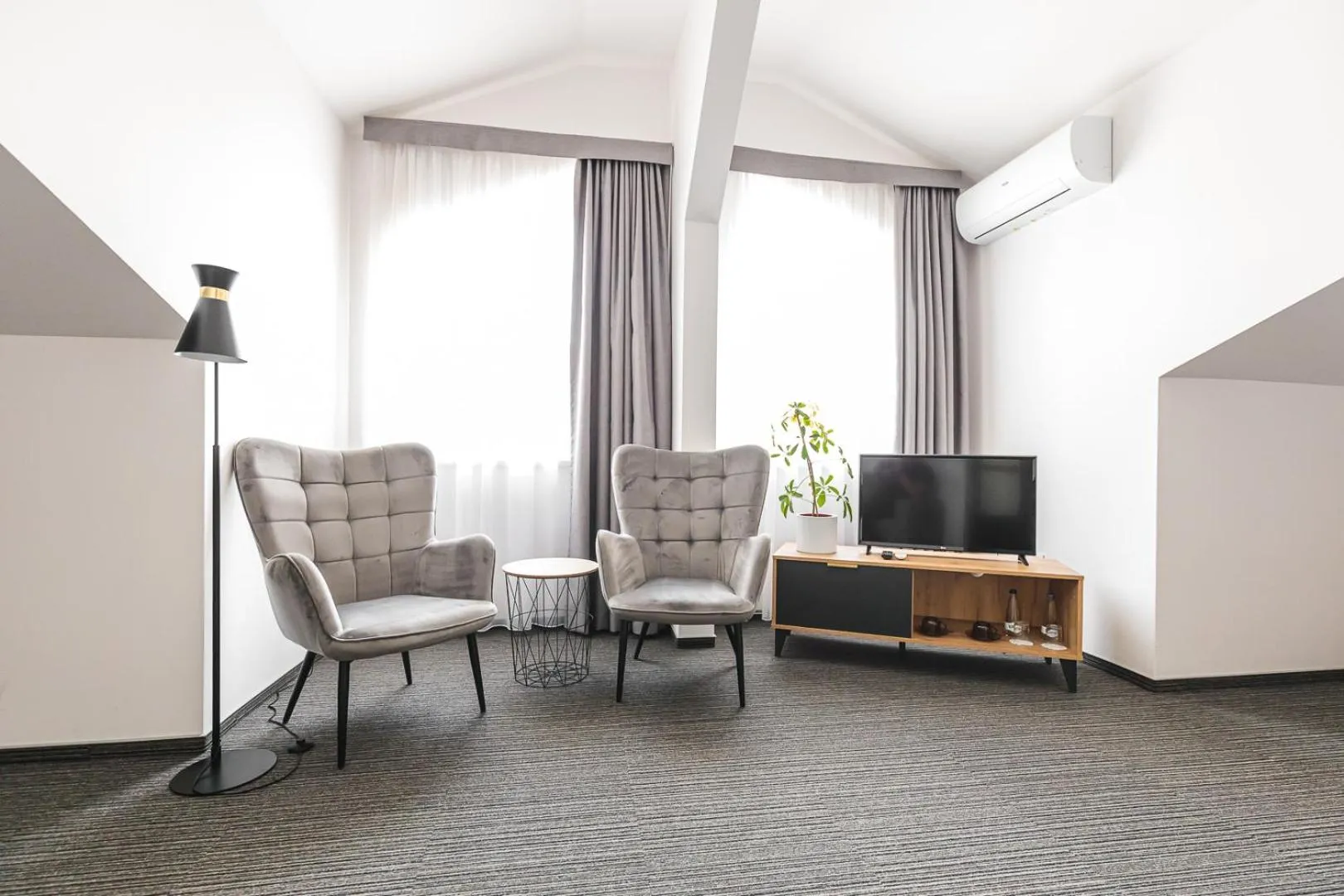 Communal lounge/ TV room in Hotel Akwawit