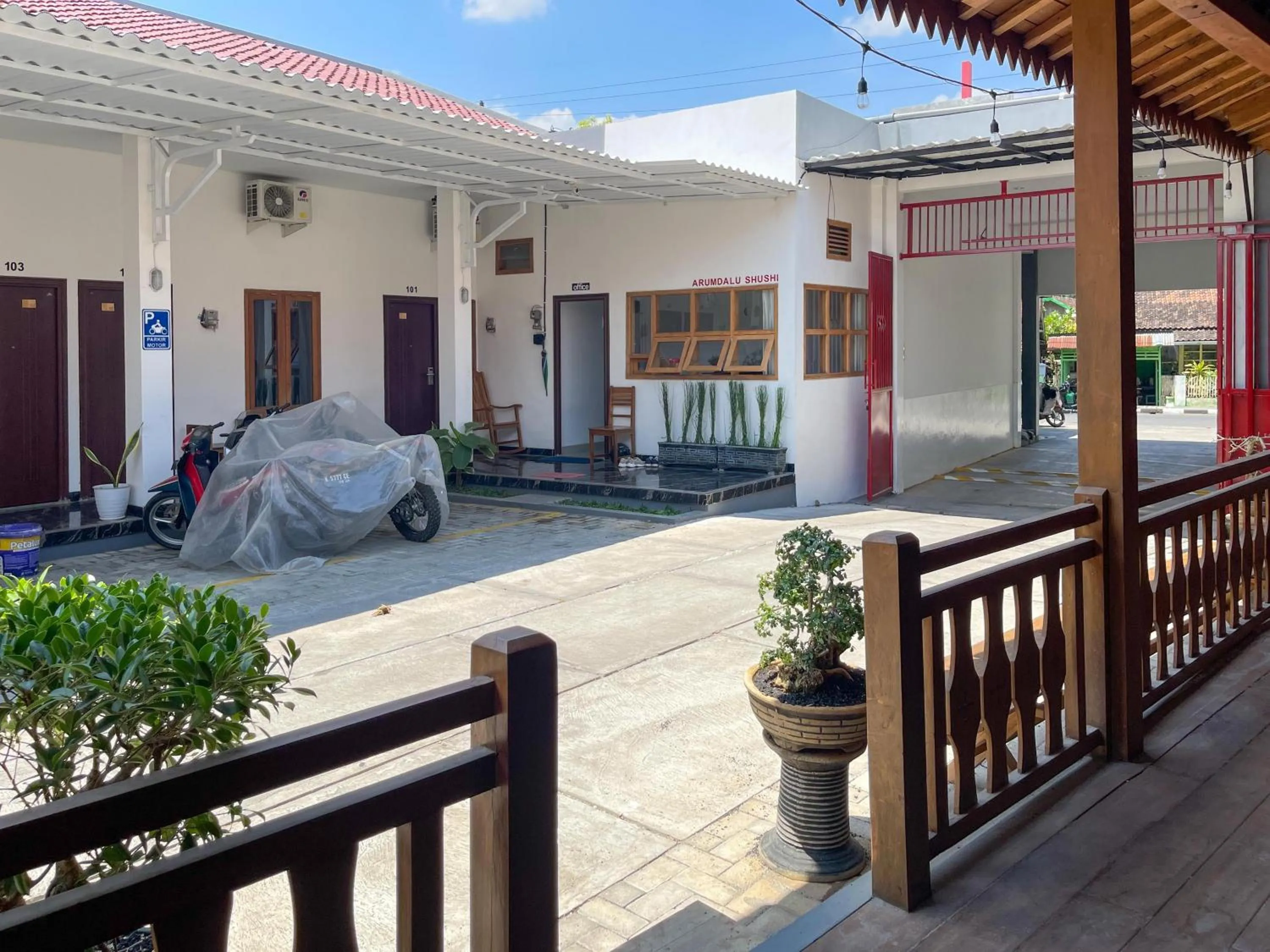 Parking in RedDoorz Plus near Alun Alun Kota Blora