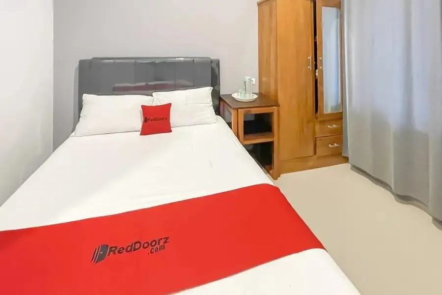 Bedroom, Bed in RedDoorz Plus near Alun Alun Kota Blora