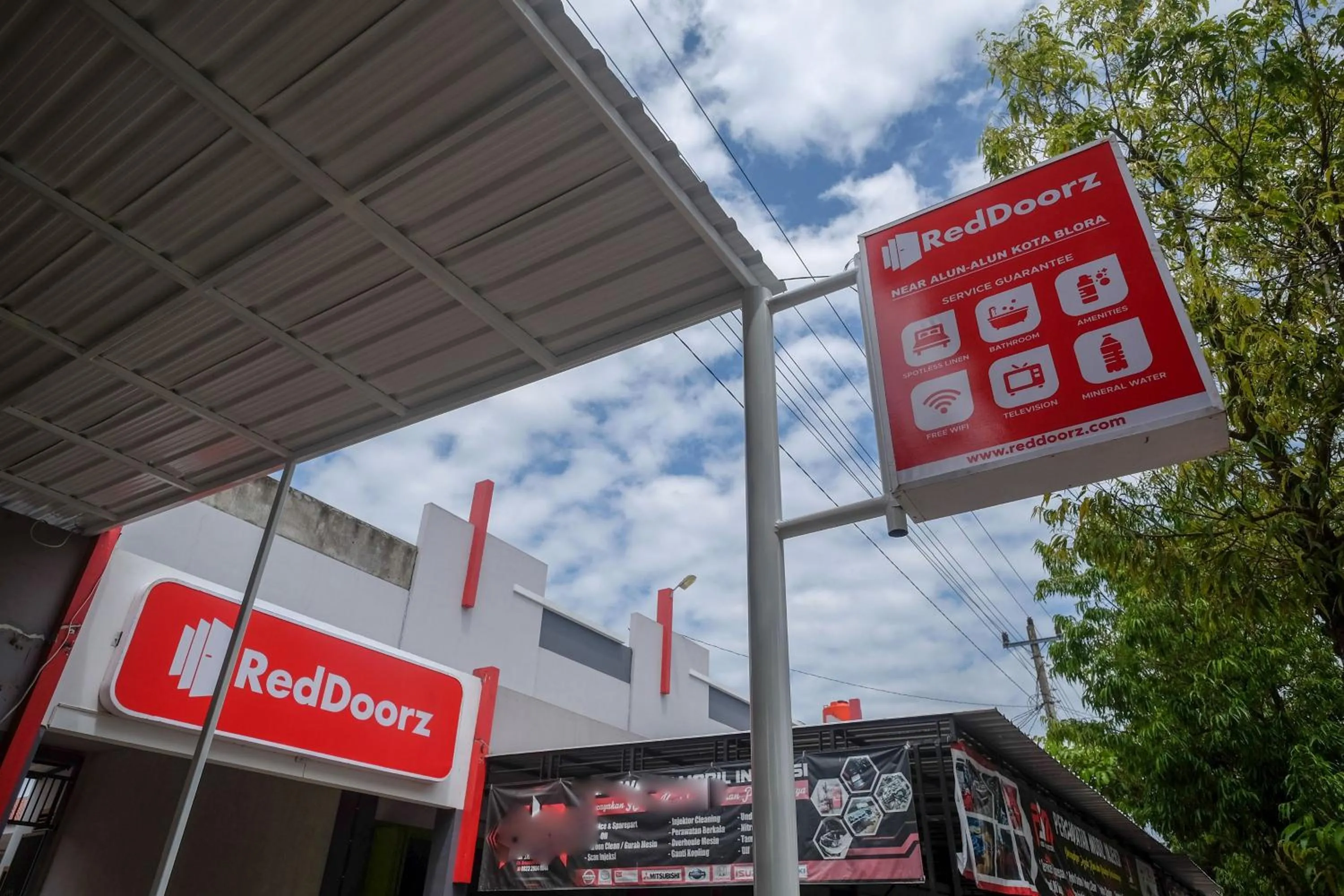 Property logo or sign in RedDoorz Plus near Alun Alun Kota Blora