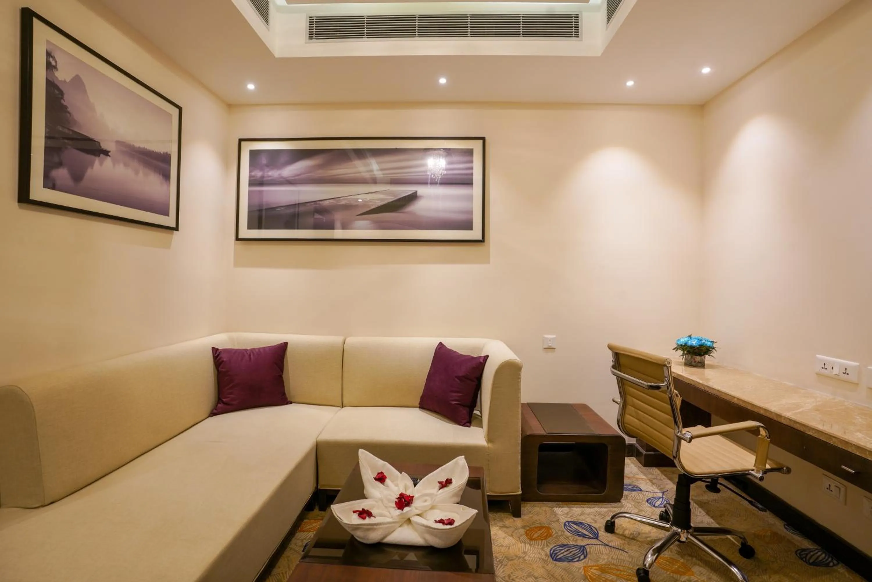 Seating area in Best Western Plus Chandigarh Mohali