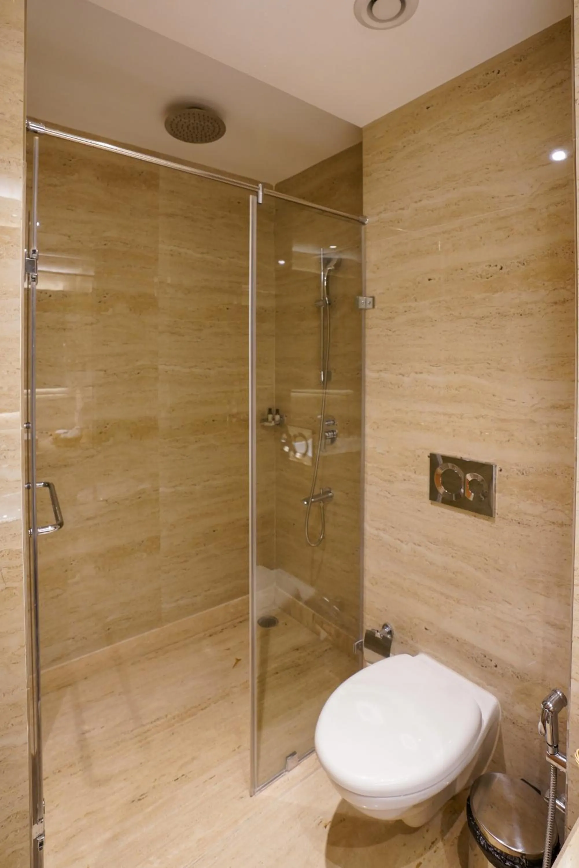 Shower in Best Western Plus Chandigarh Mohali