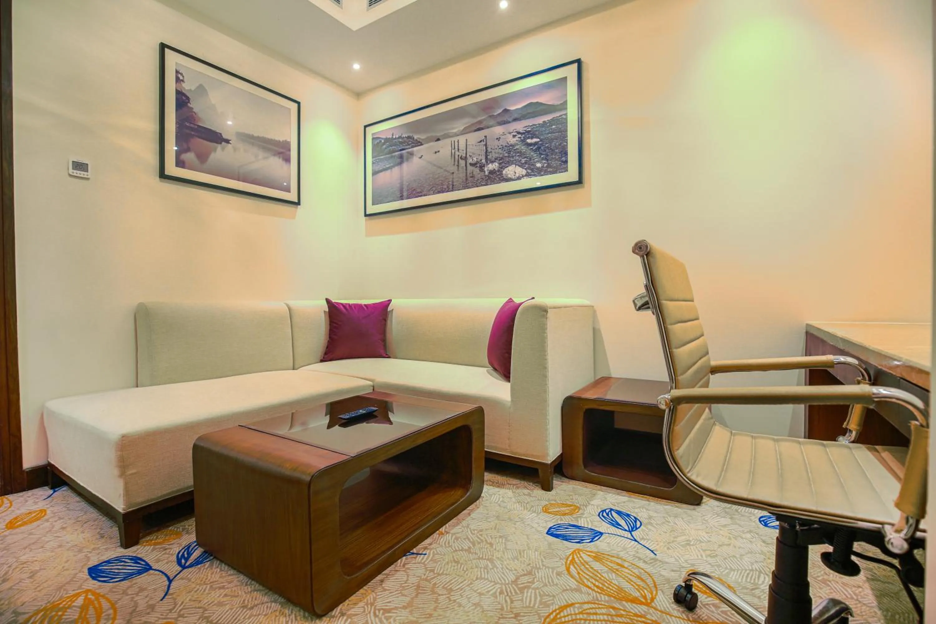 Seating area in Best Western Plus Chandigarh Mohali