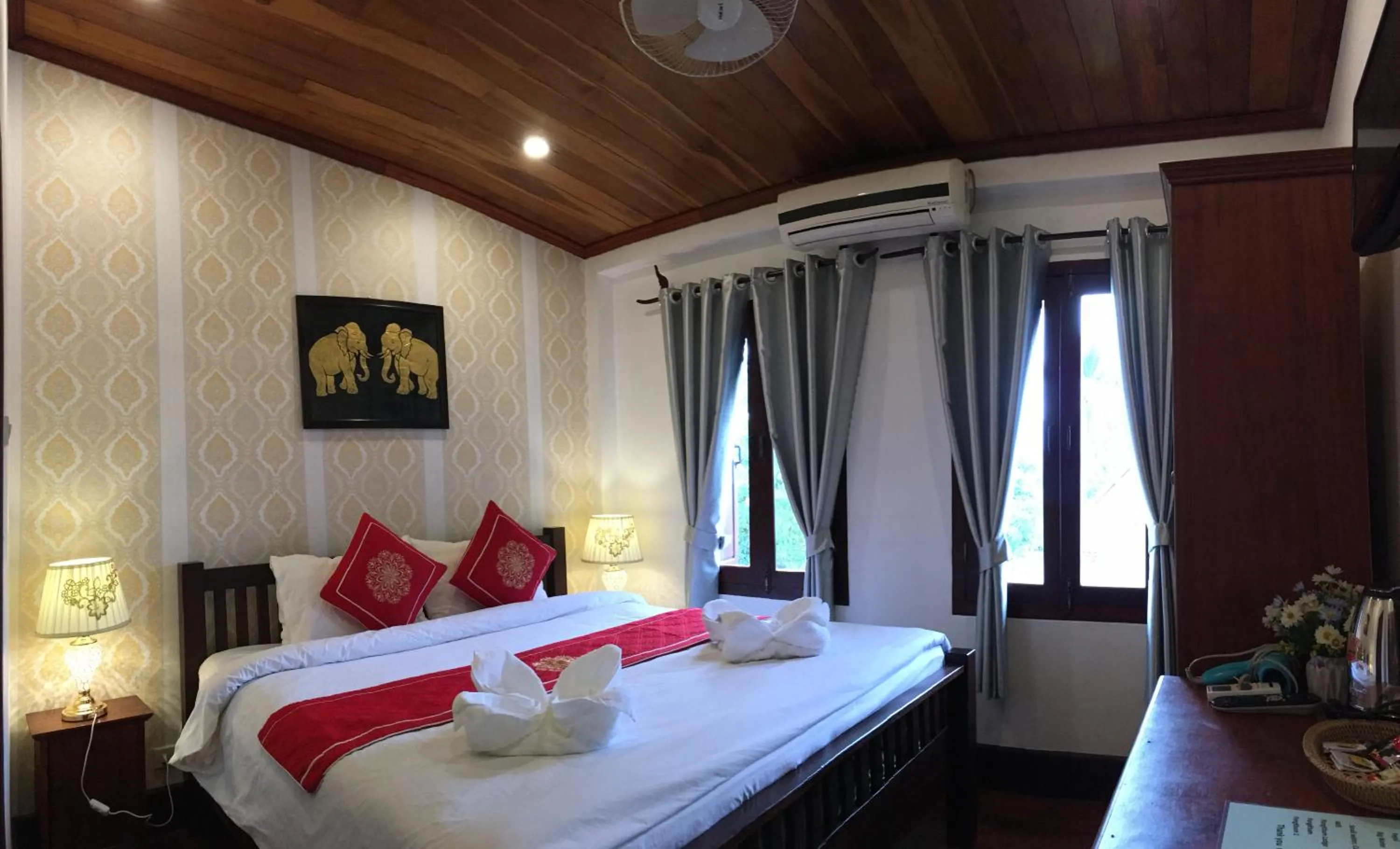 Bed in Luang Prabang Pangkham Lodge