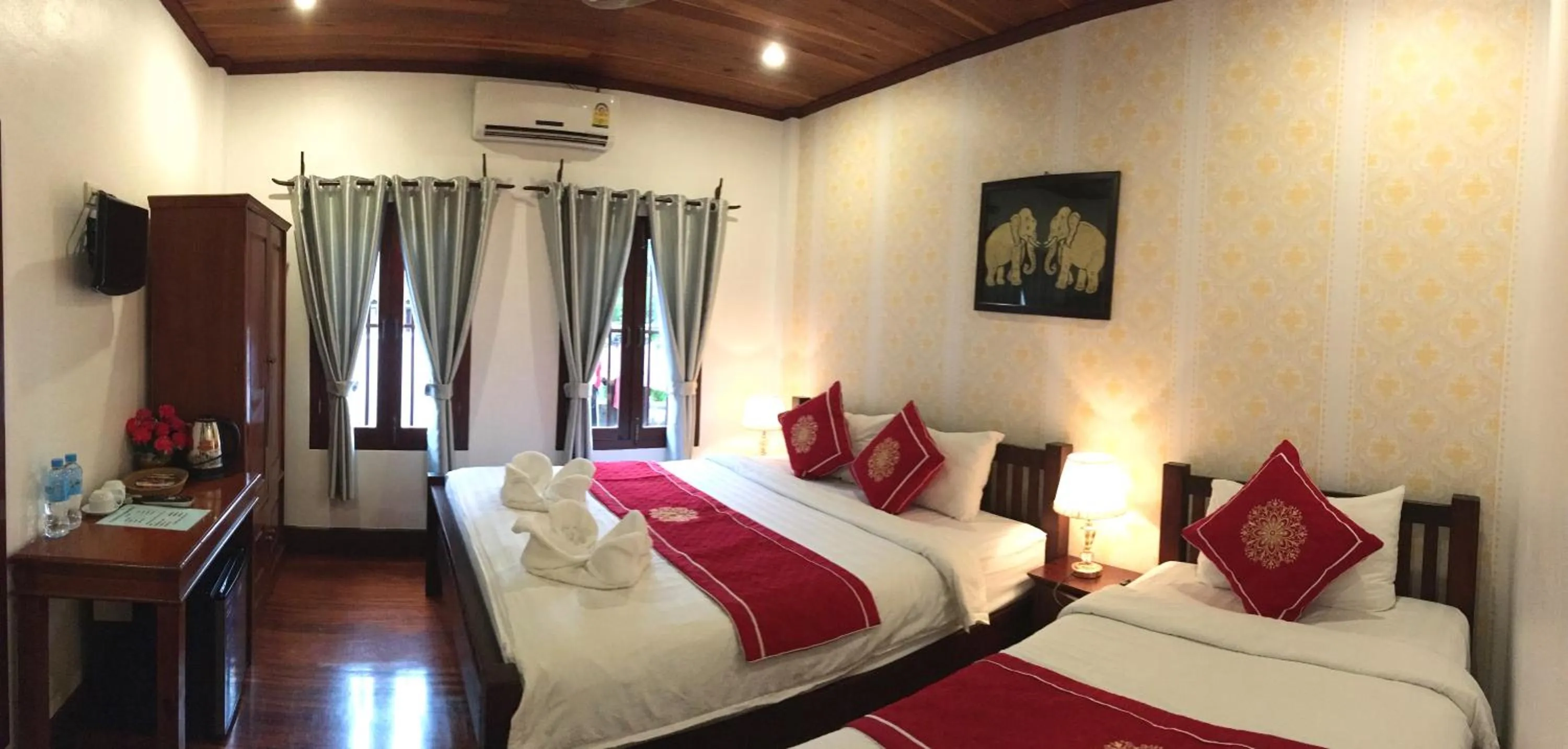 Bed in Luang Prabang Pangkham Lodge