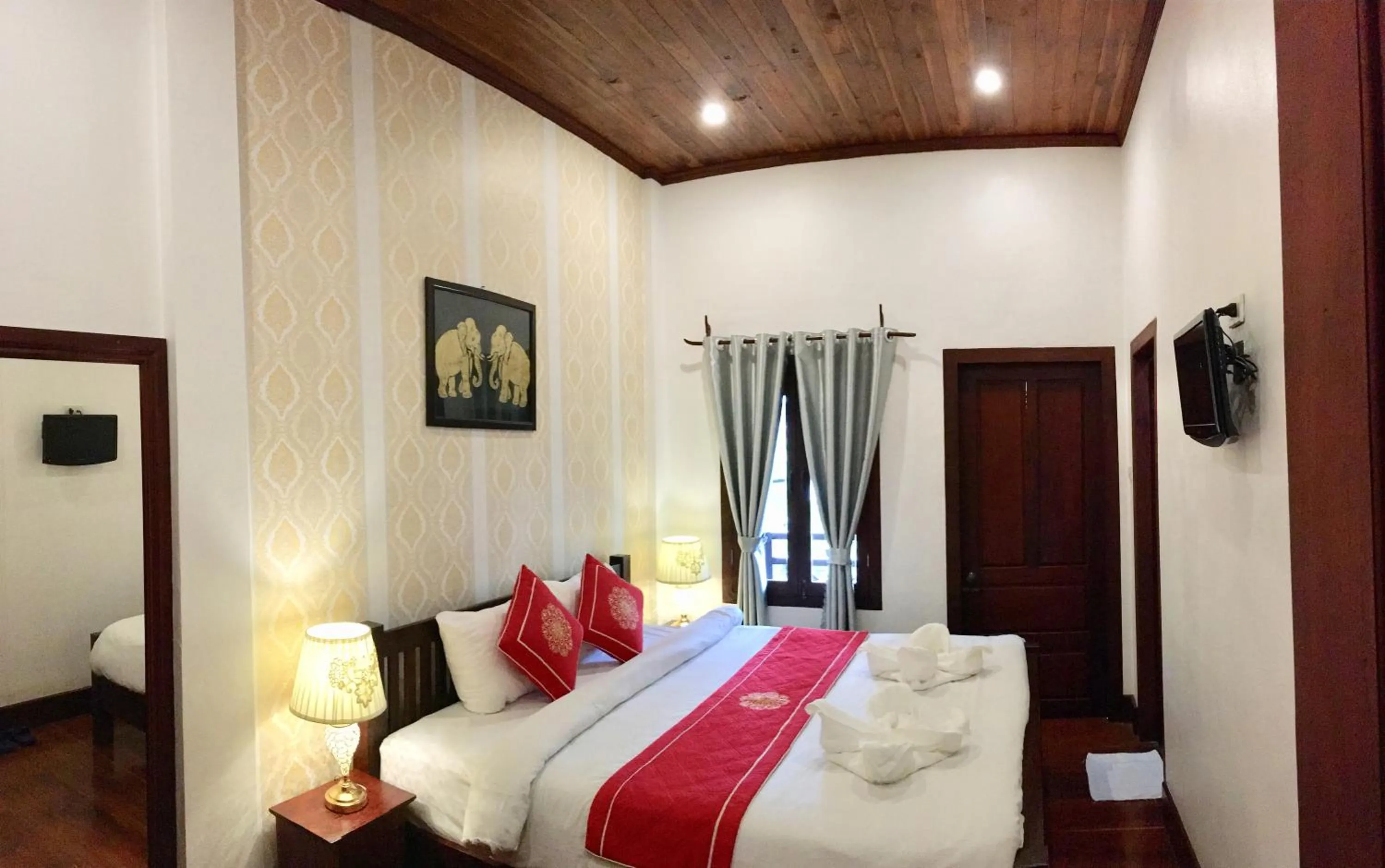 Bed in Luang Prabang Pangkham Lodge